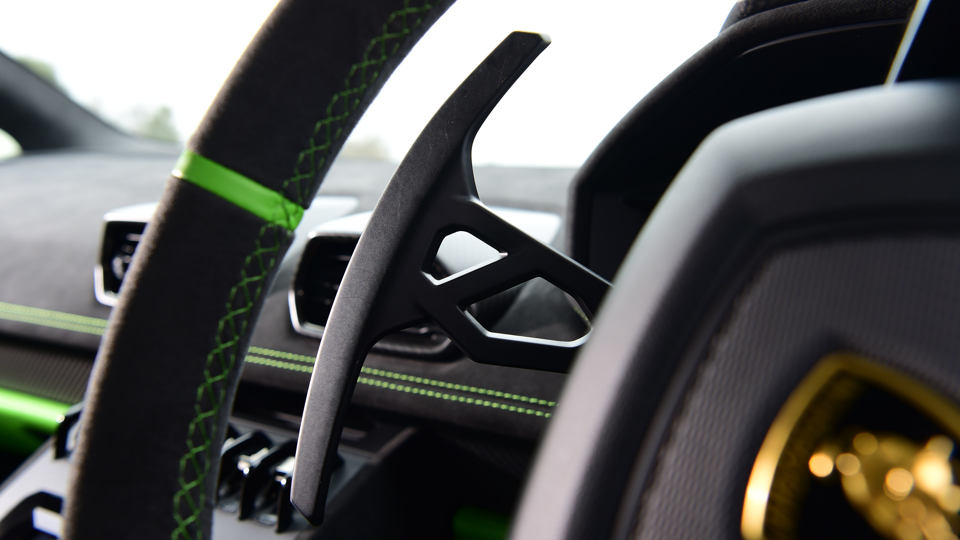 Lamborghini Huracan Tecnica - paddle