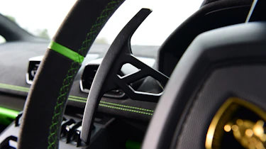 Lamborghini Huracan Tecnica - paddle