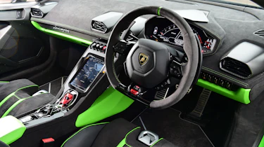 Lamborghini Huracan Tecnica - dash