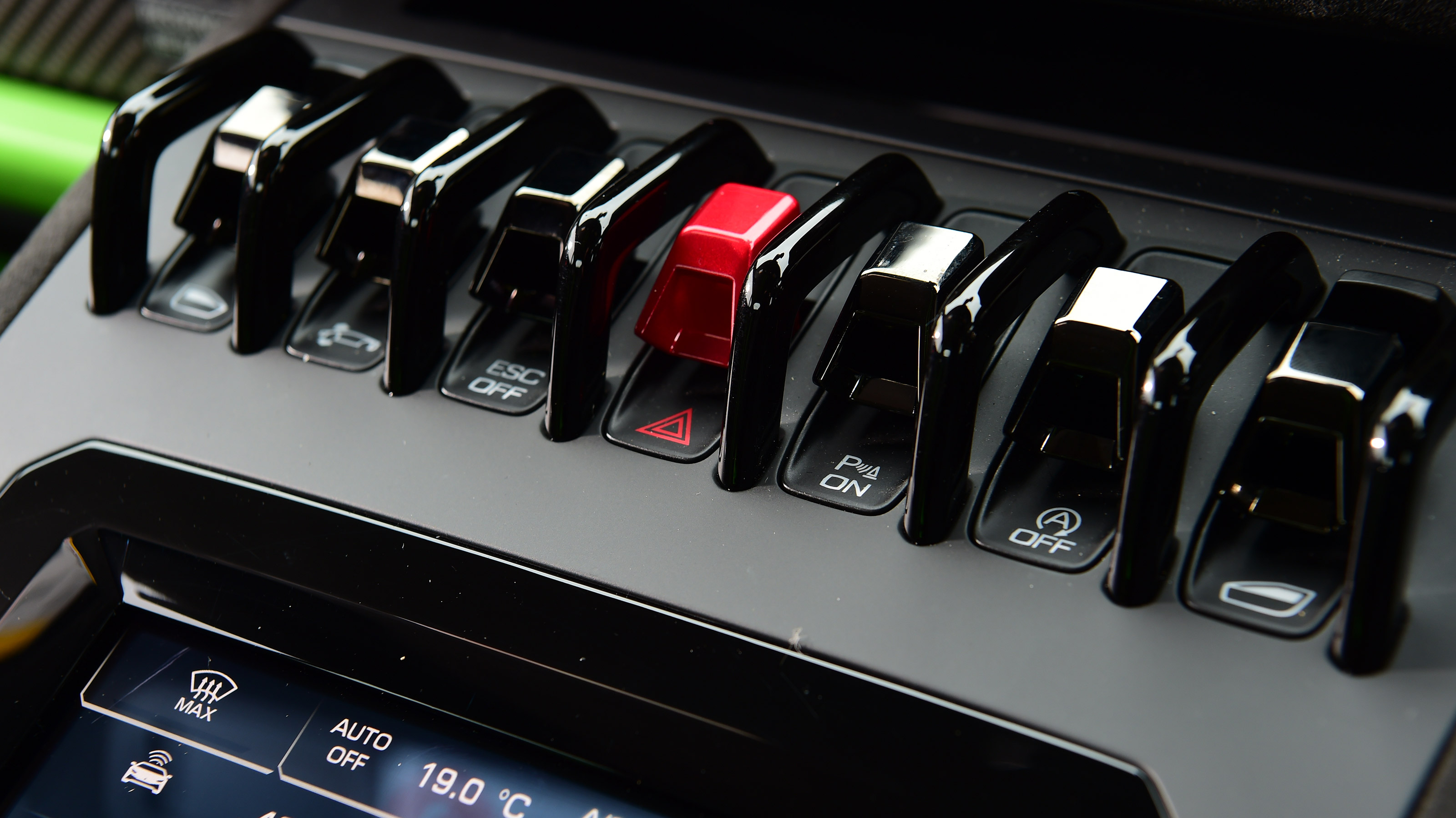 Lamborghini Huracan Tecnica - controls