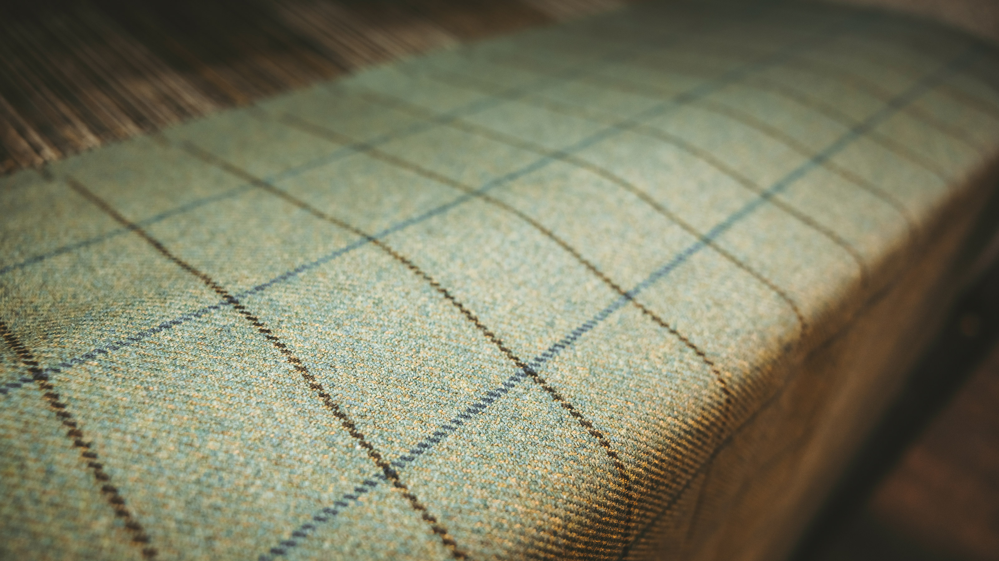 Land Rover Defender Works V8 Islay Edition - cloth