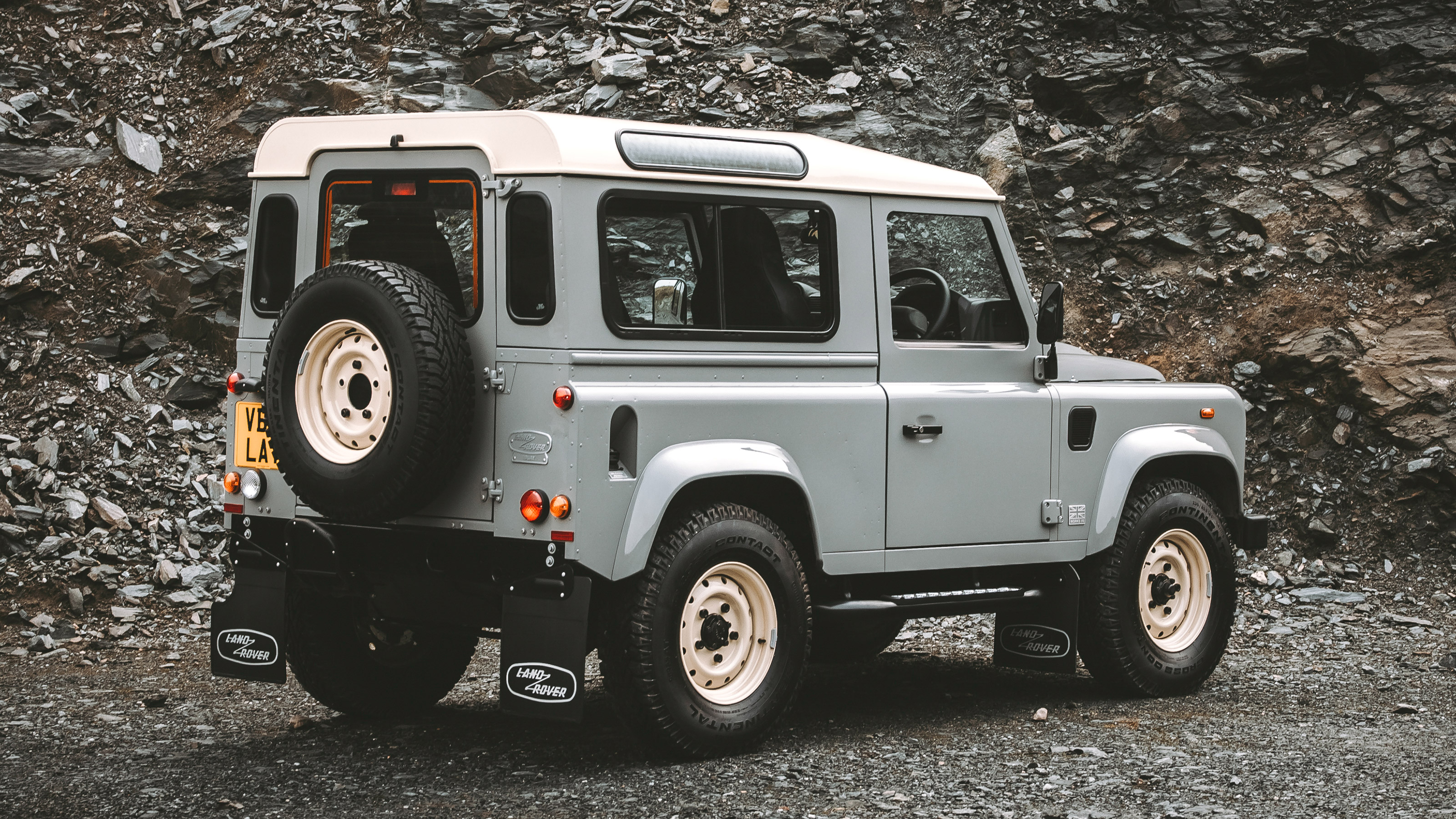Land Rover Defender Works V8 Islay Edition - rear