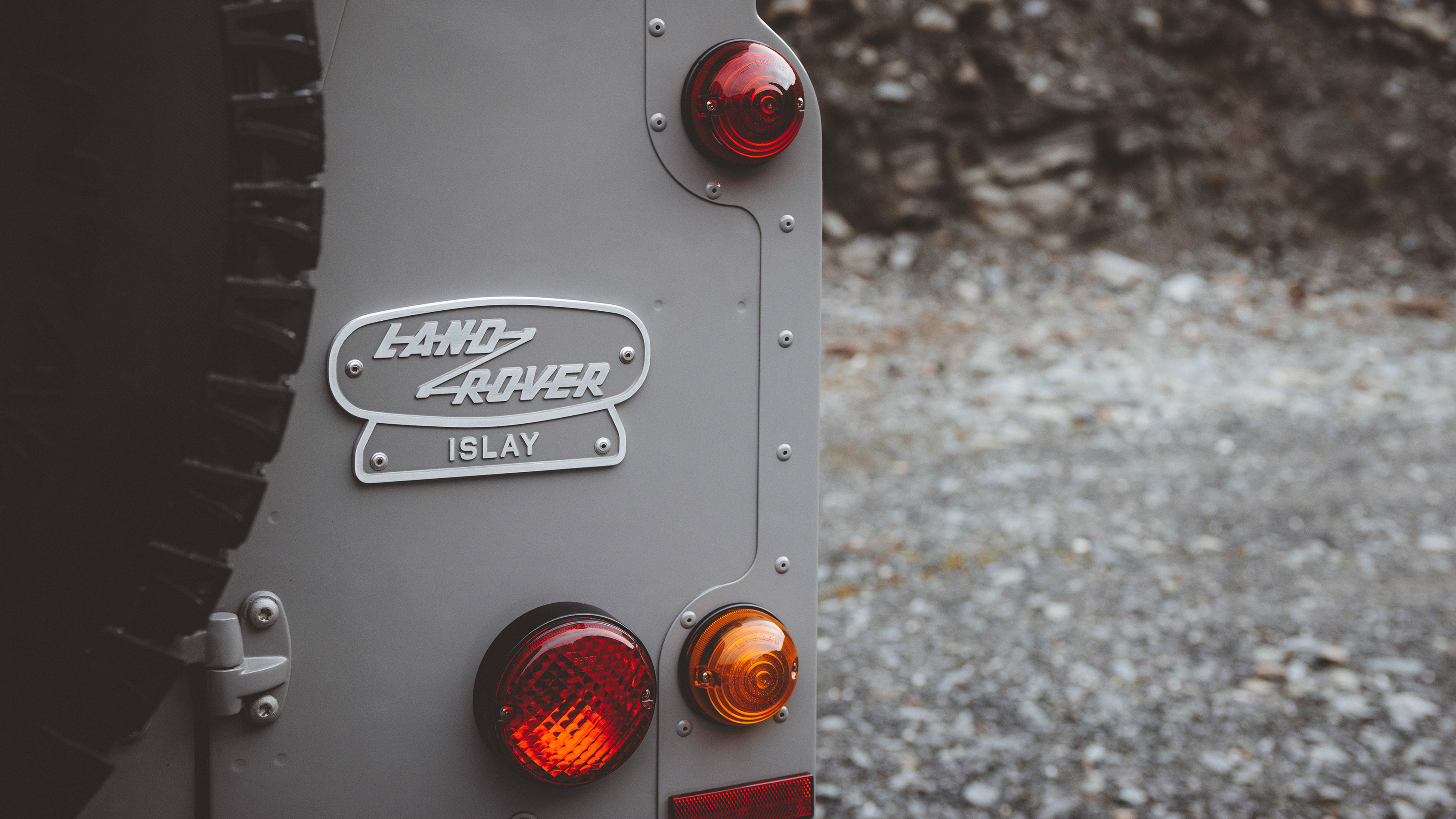 Land Rover Defender Works V8 Islay Edition - rear badge