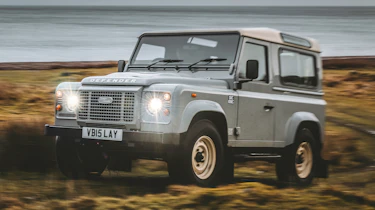 Land Rover Defender Works V8 Islay Edition - action