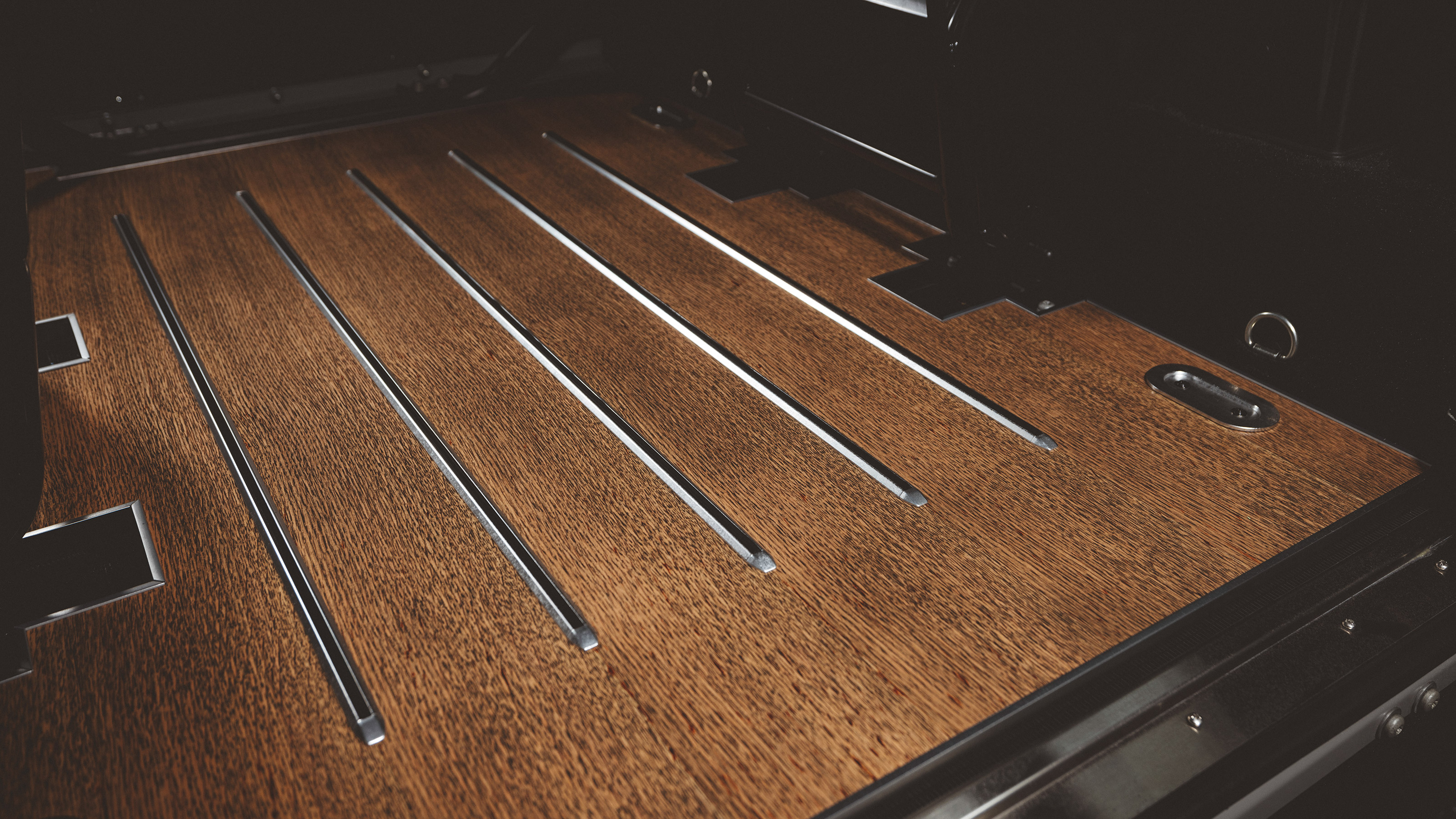 Land Rover Defender Works V8 Islay Edition - wood