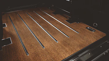 Land Rover Defender Works V8 Islay Edition - wood
