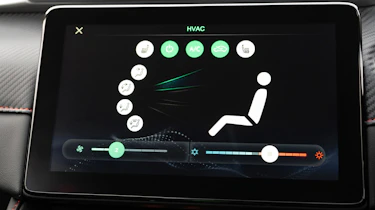 MG ZS - touchscreen with climate controls
