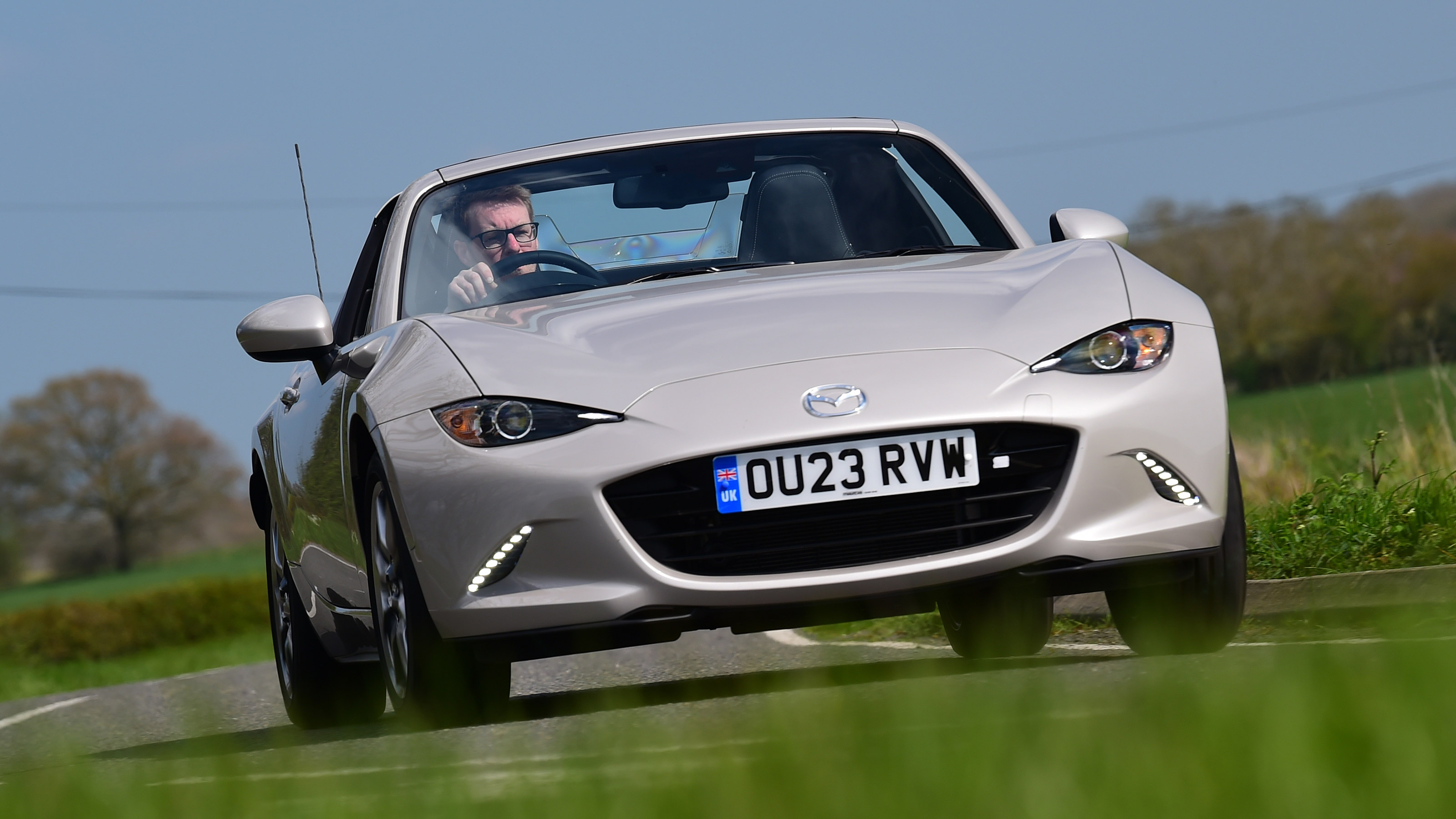 Mazda MX-5 RF - front cornering