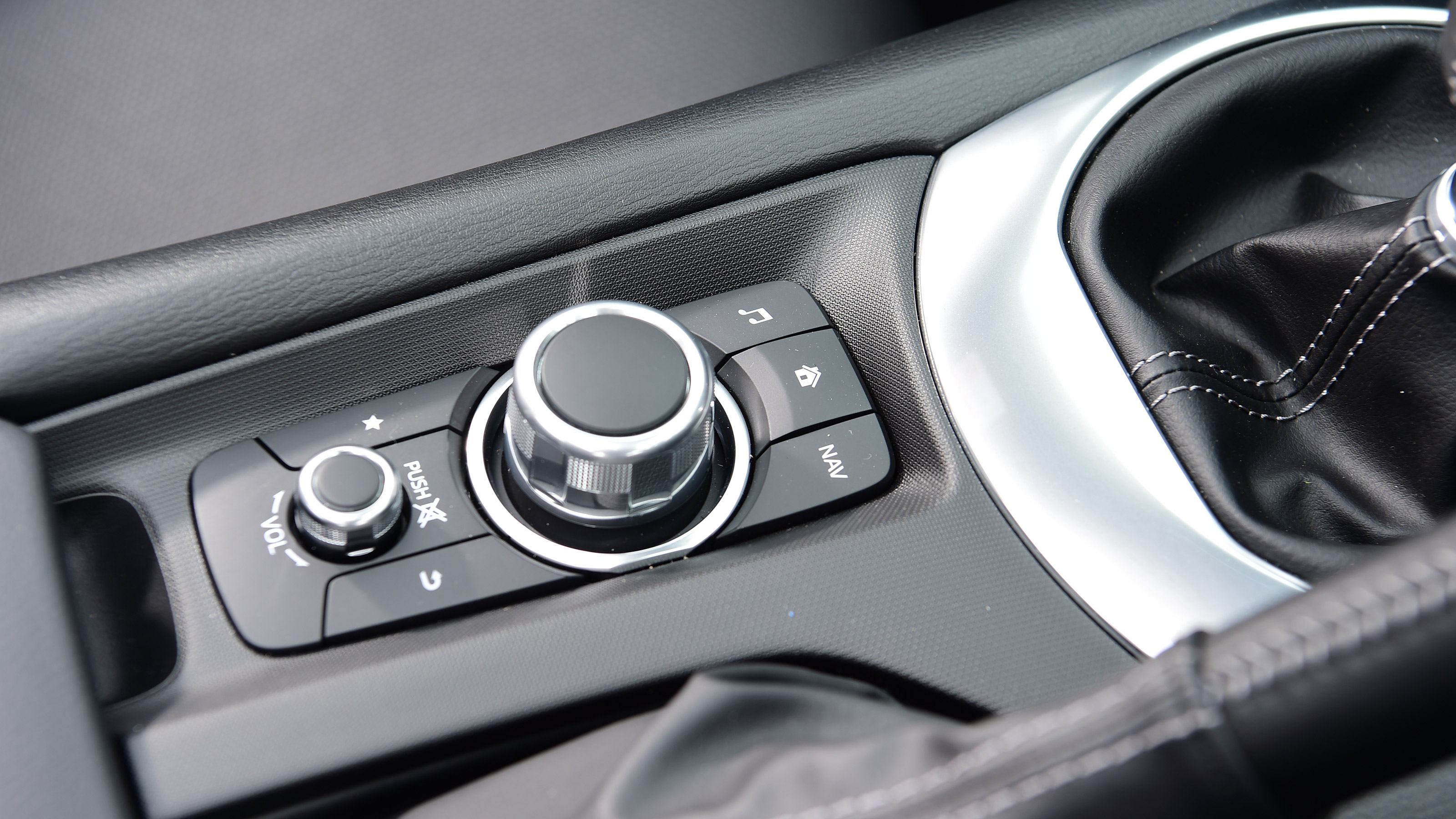 Mazda MX-5 RF - interior