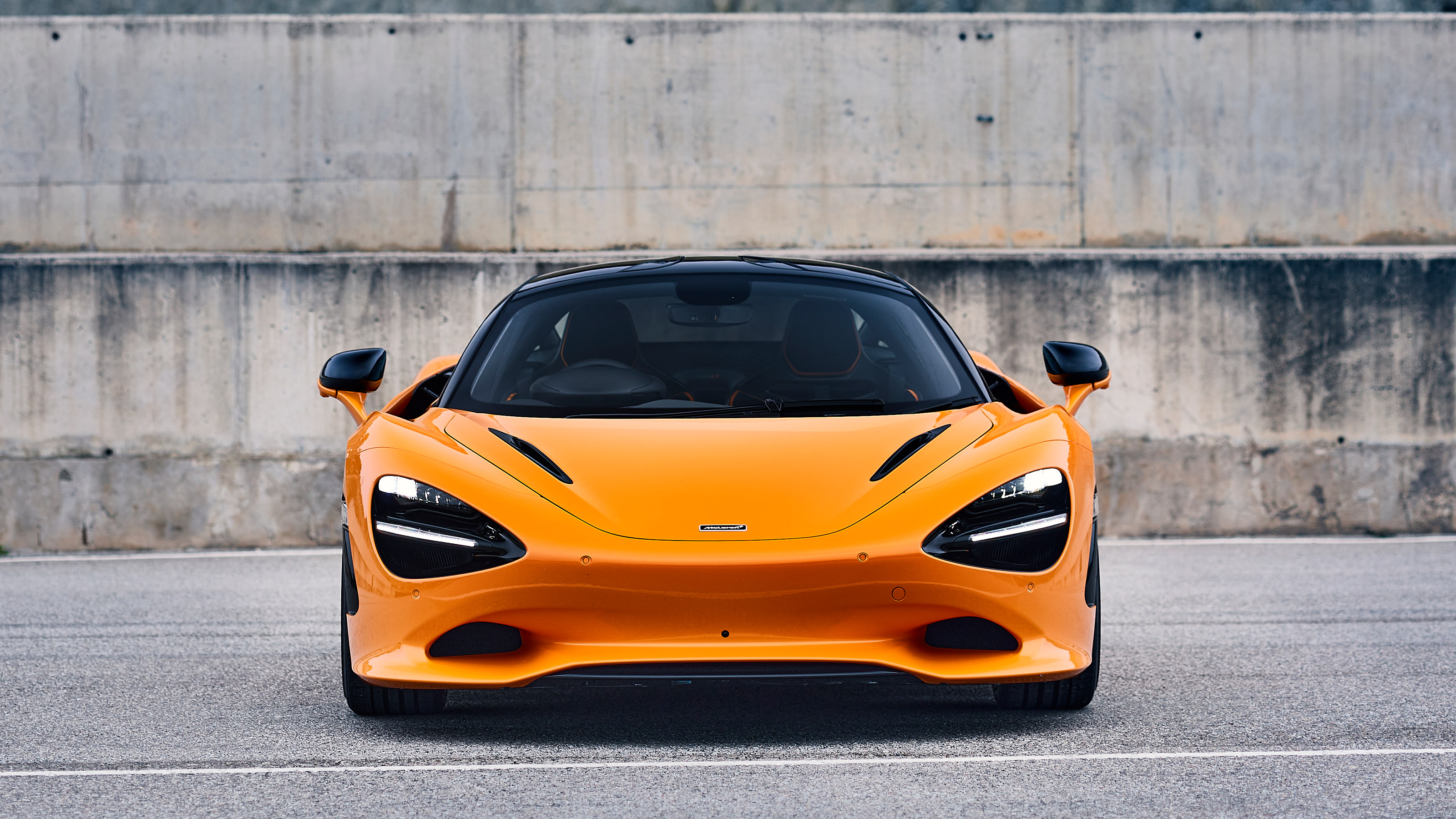 McLaren 750S - full front
