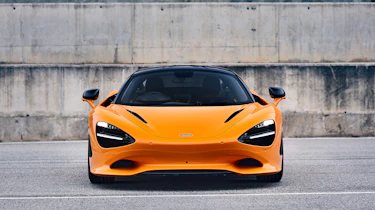 McLaren 750S - full front