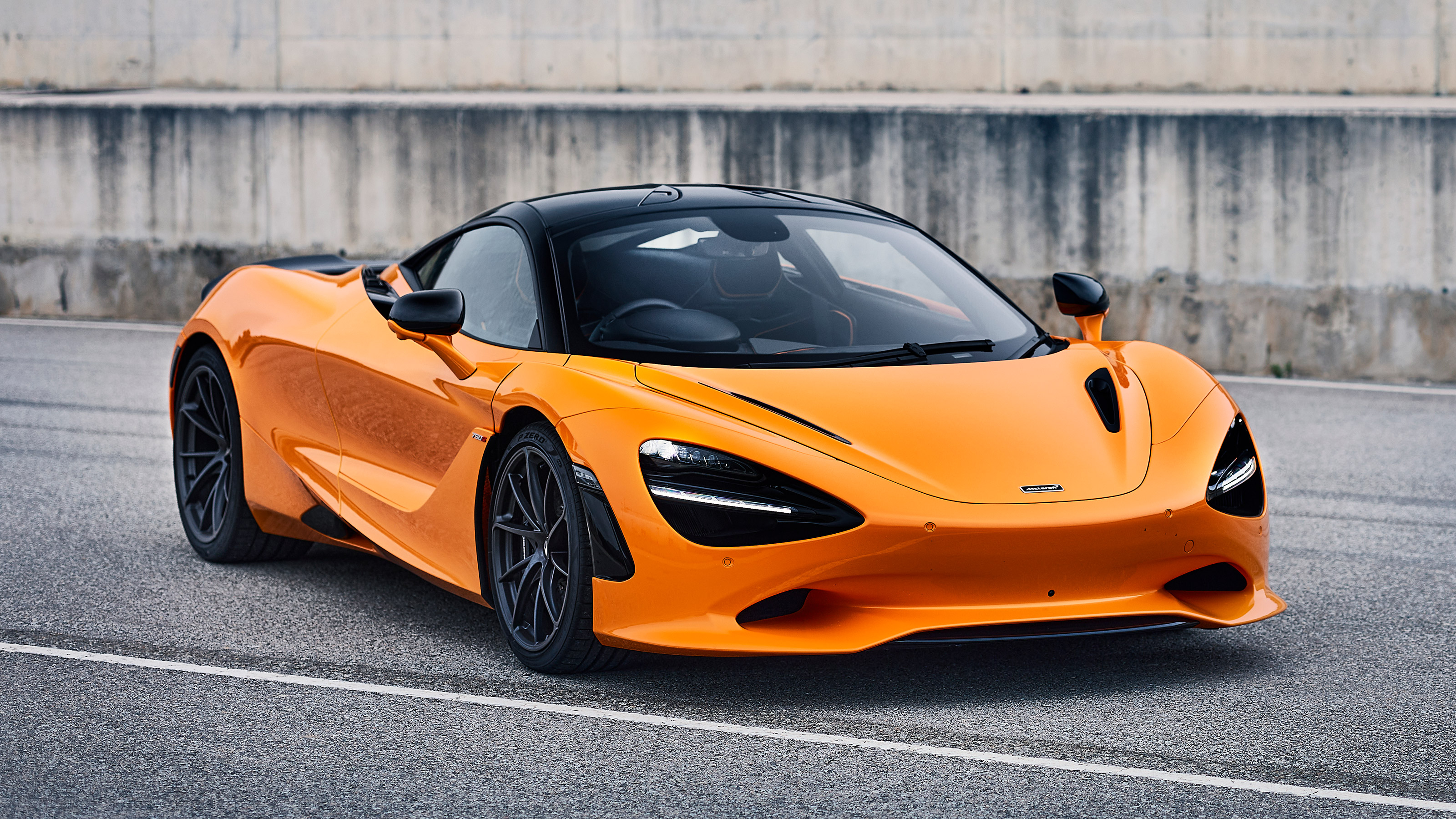 McLaren 750S - front static