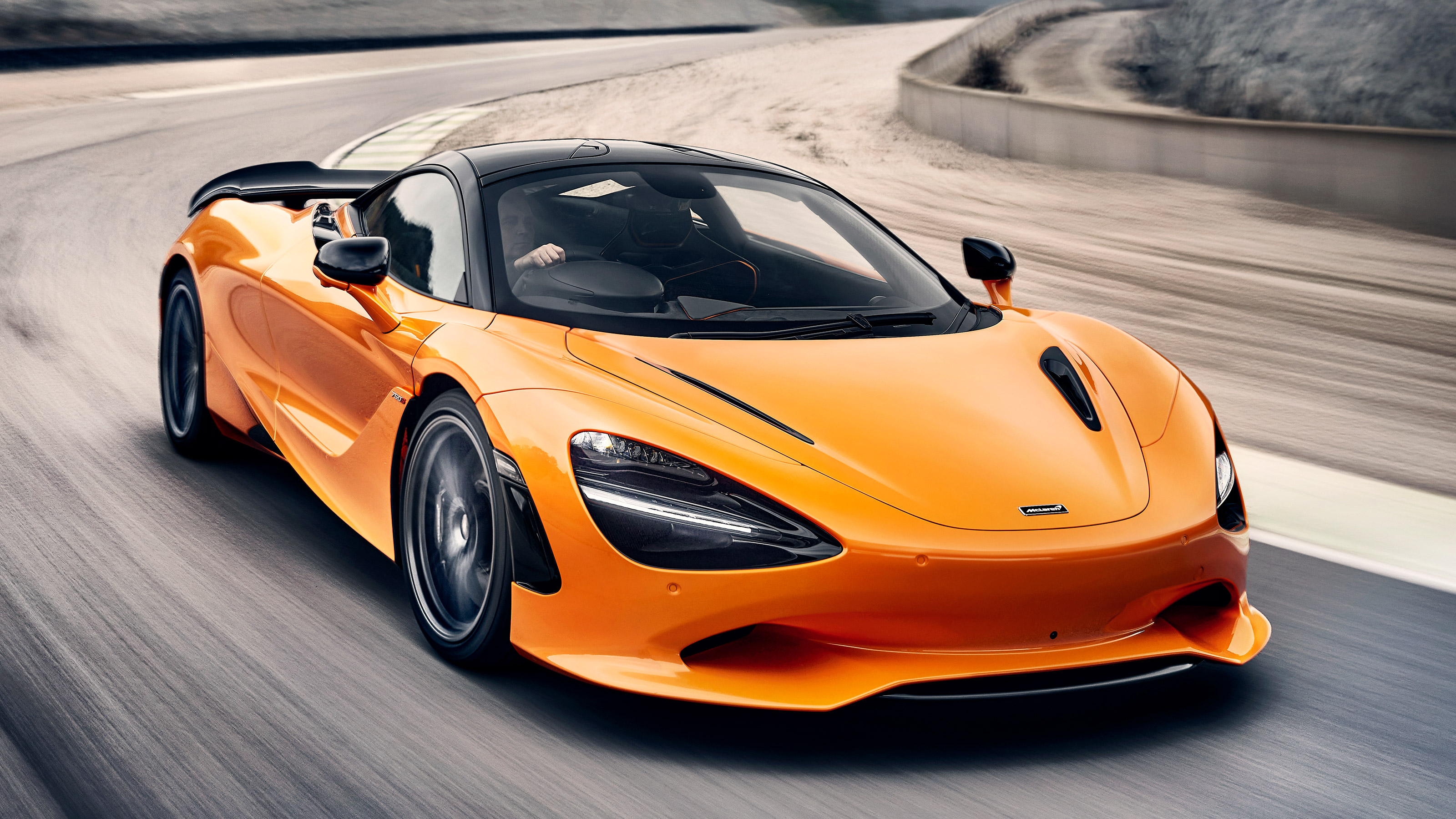 McLaren 750S - front action