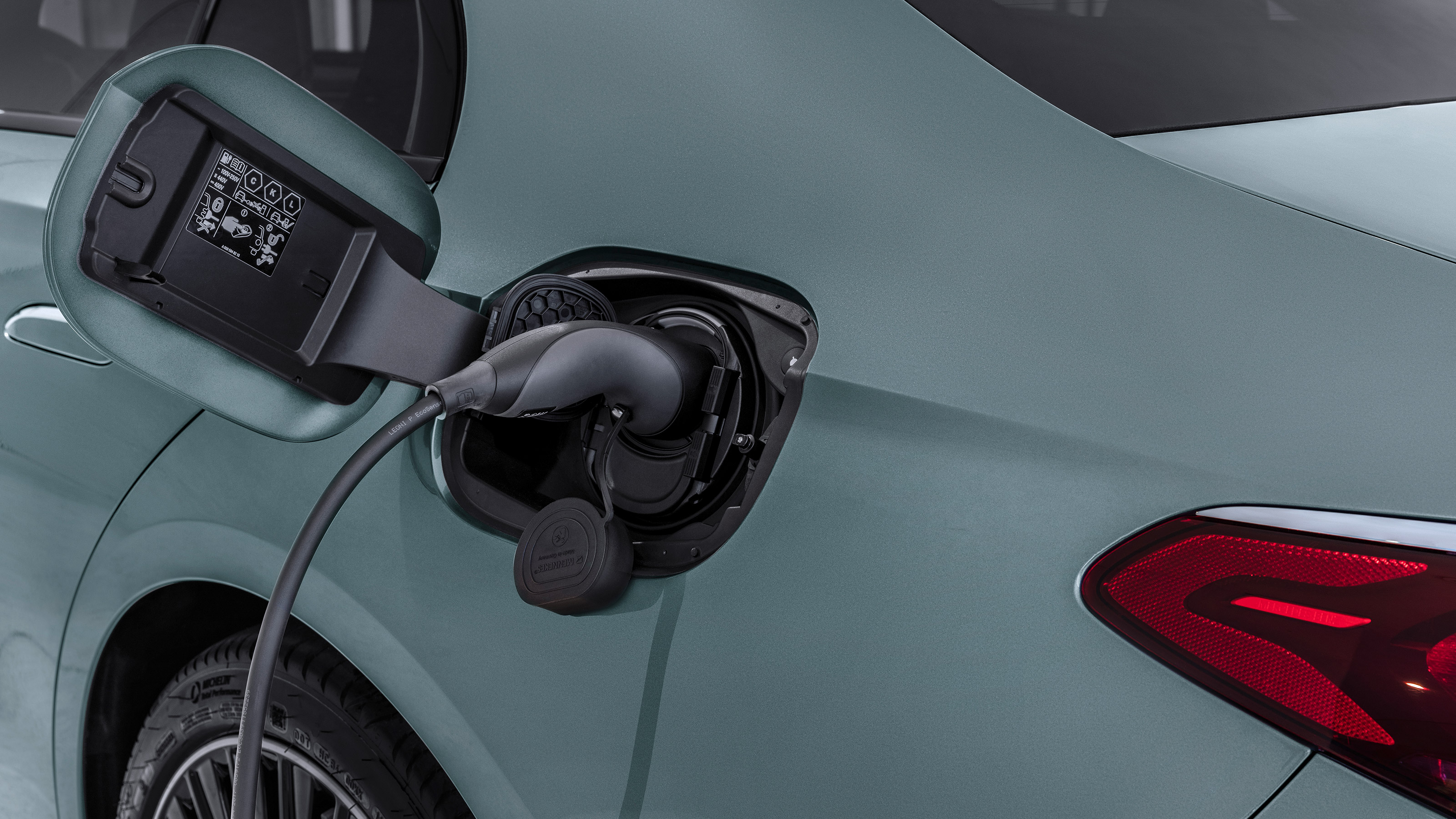 Mercedes E-Class - charging