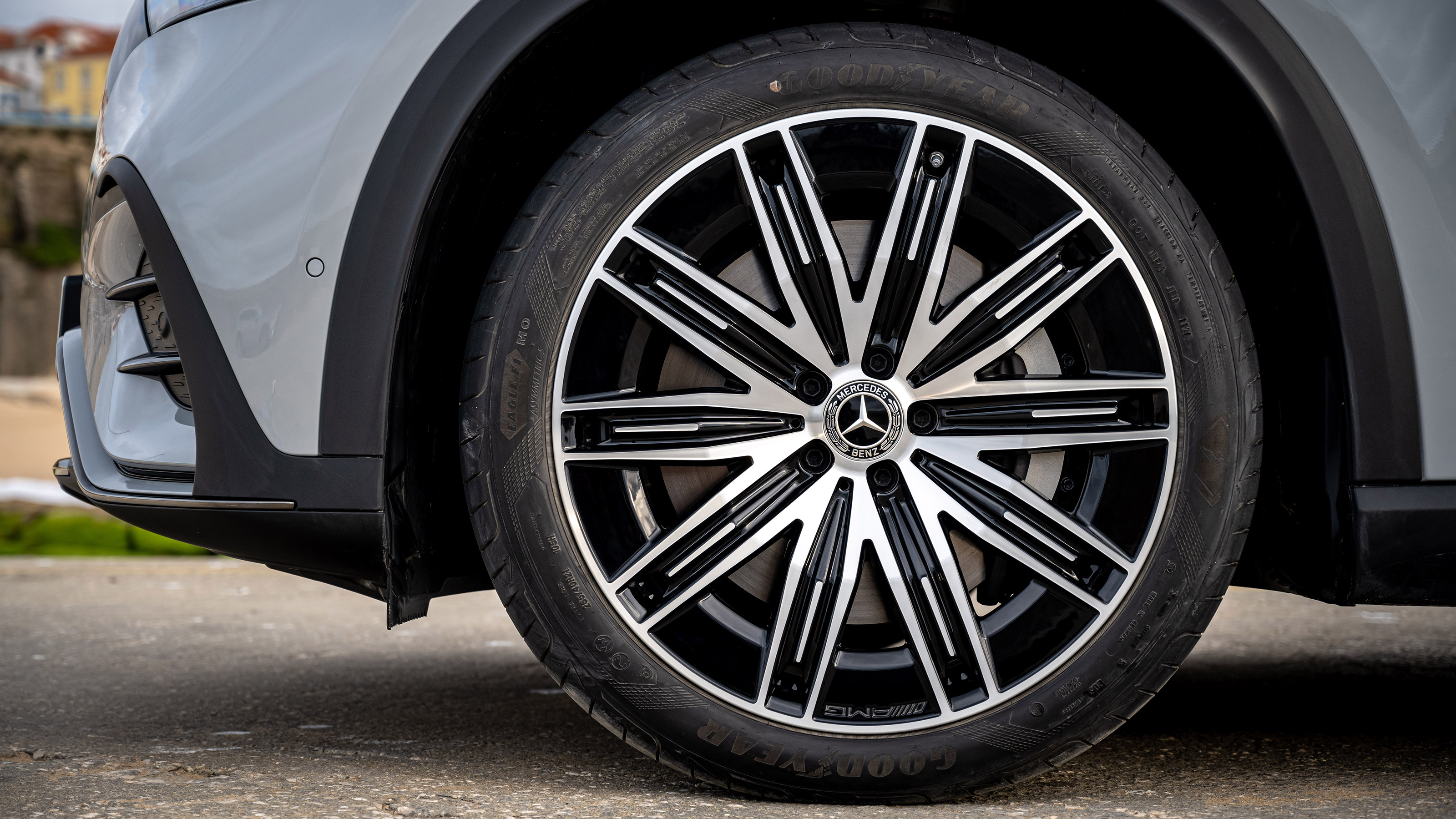 Mercedes EQE SUV - wheel
