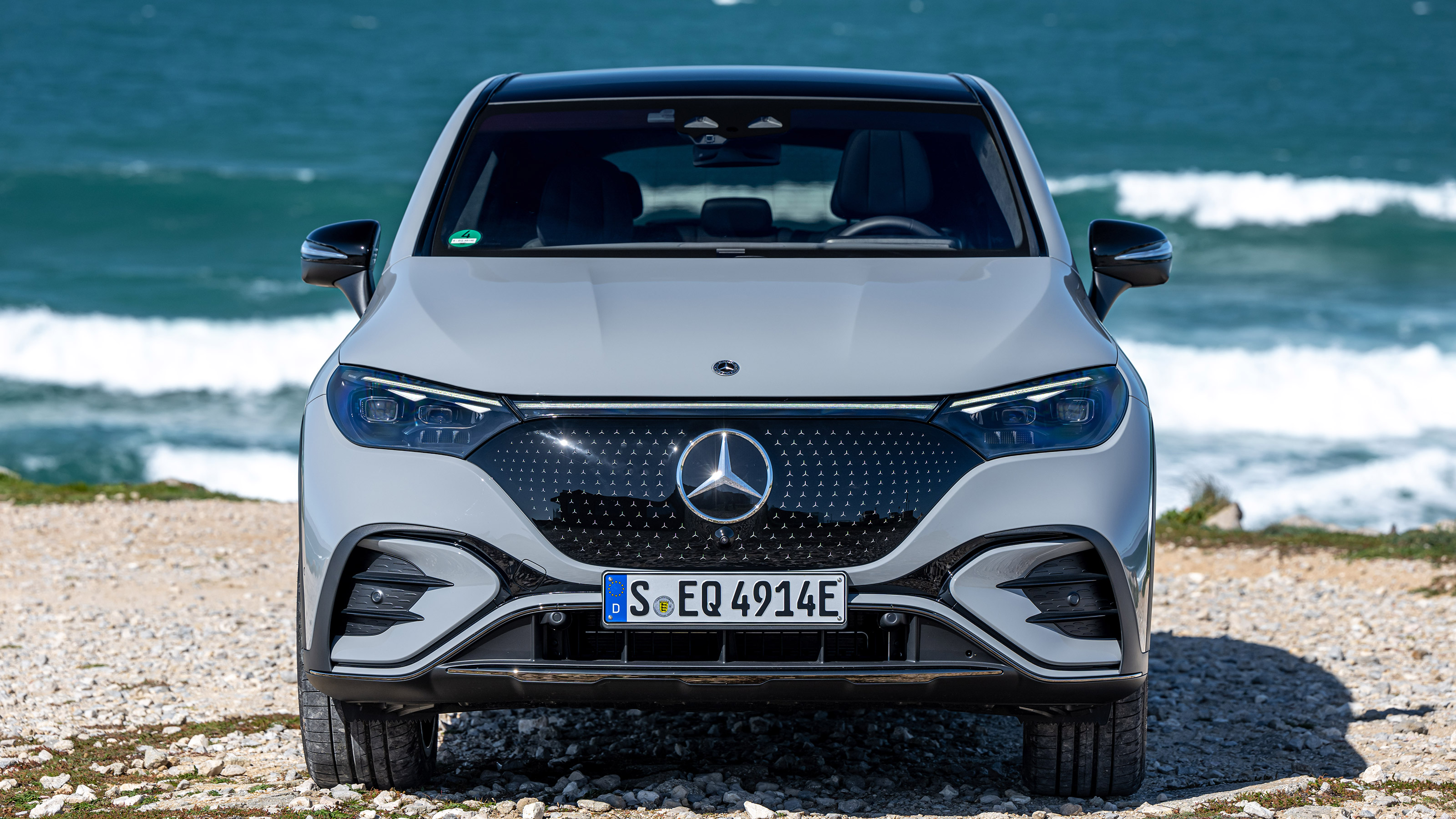 Mercedes EQE SUV - full front