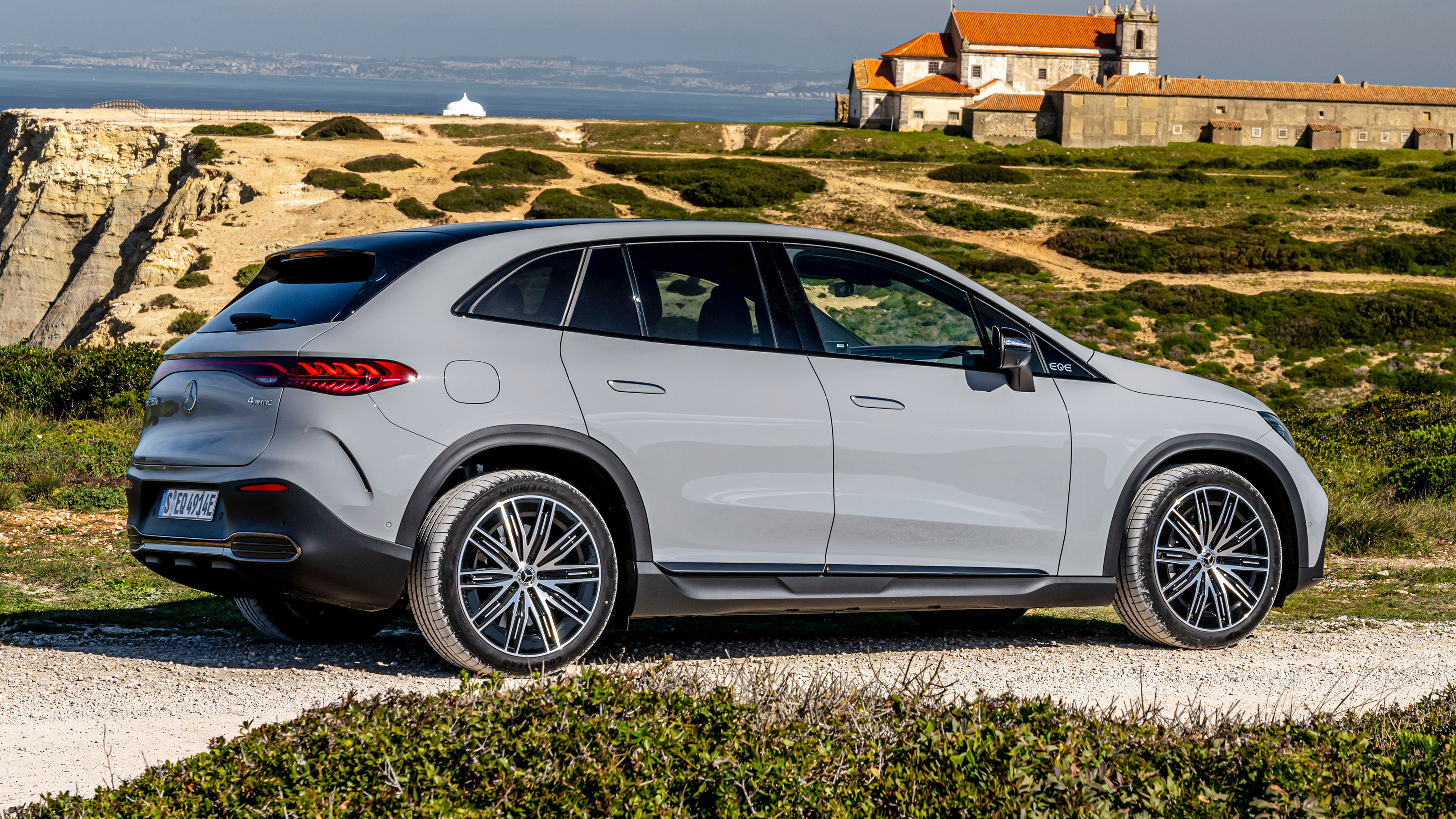 Mercedes EQE SUV - rear static
