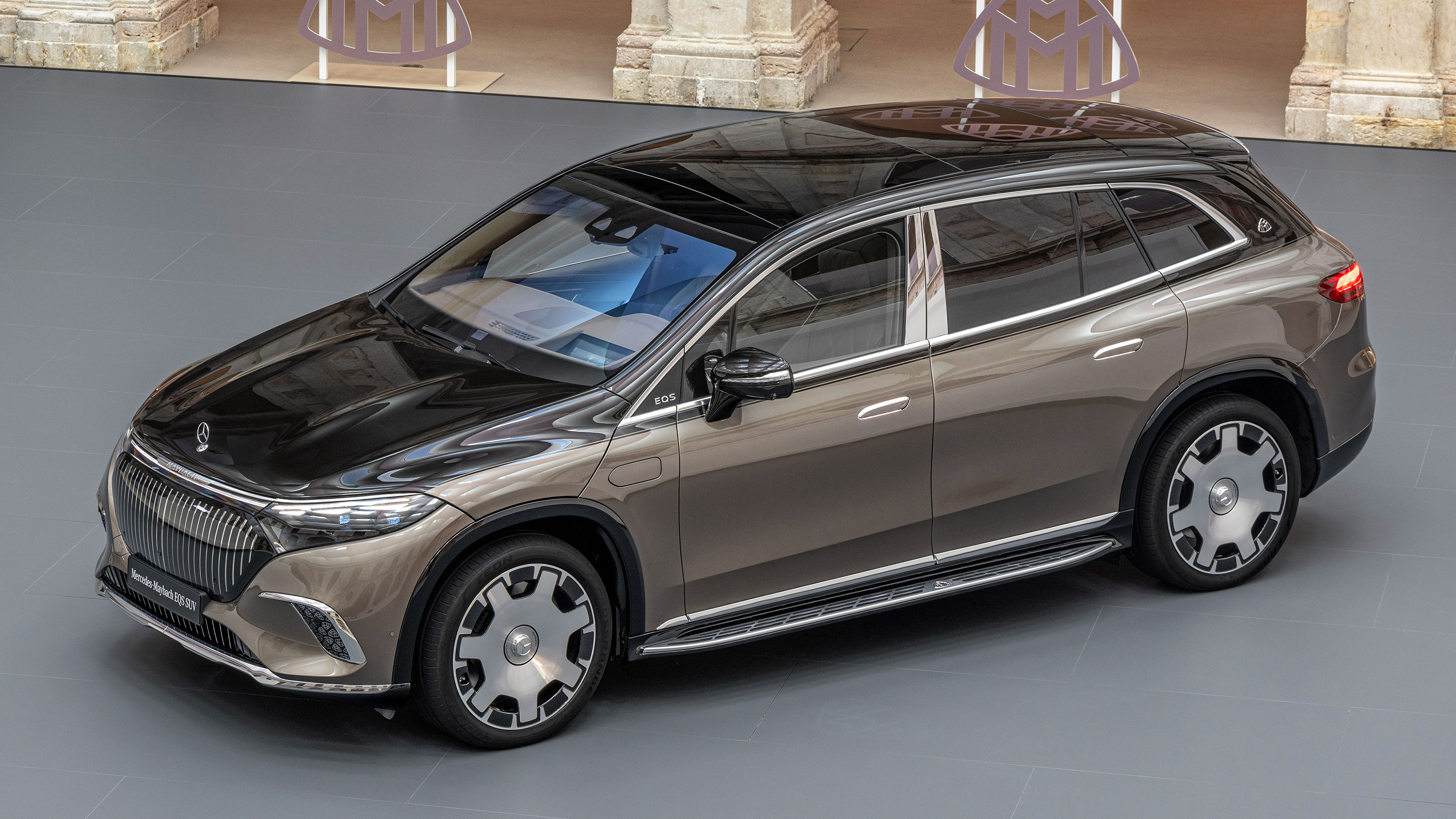 Mercedes-Maybach EQS SUV - above