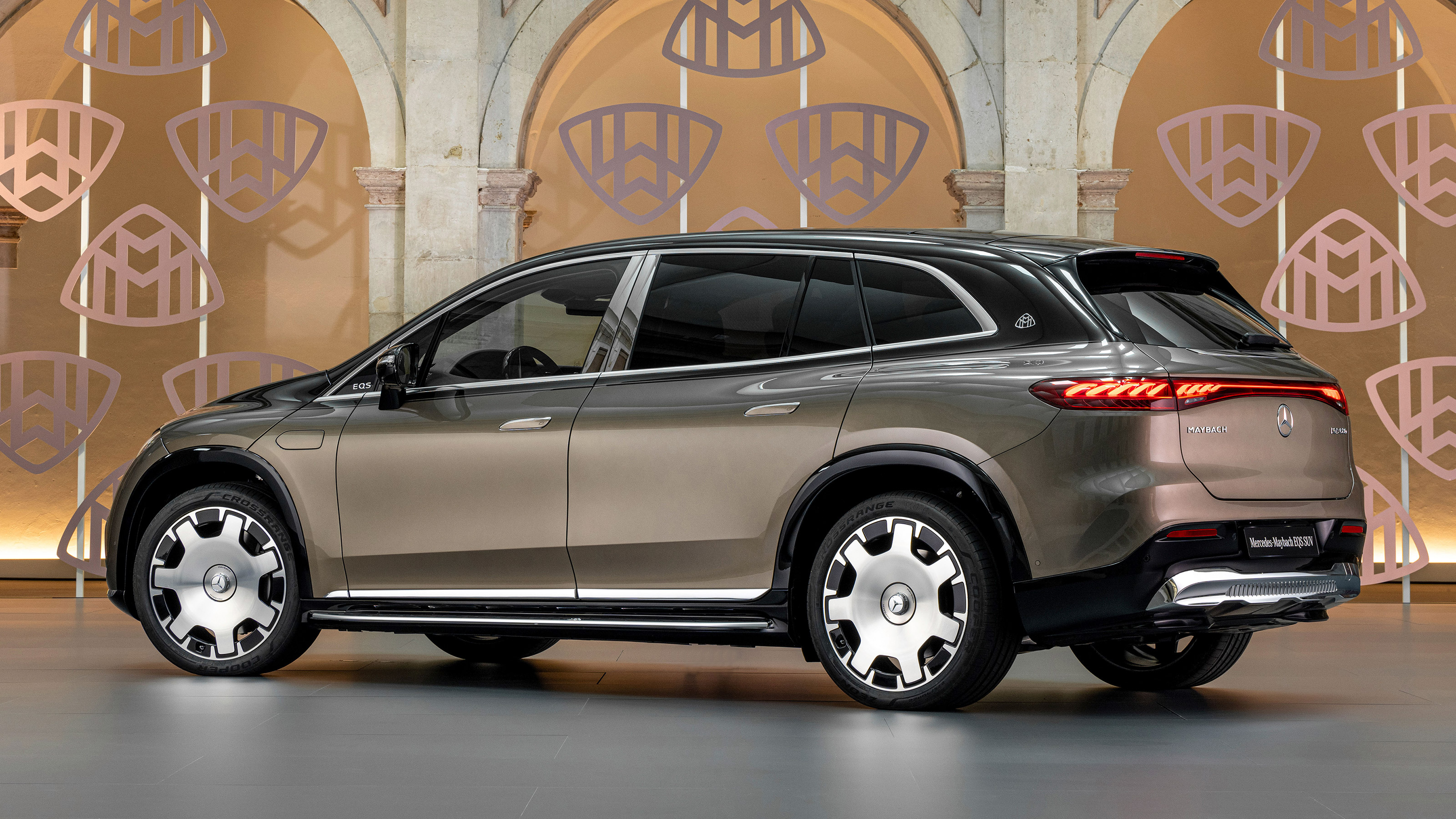 Mercedes-Maybach EQS SUV - rear