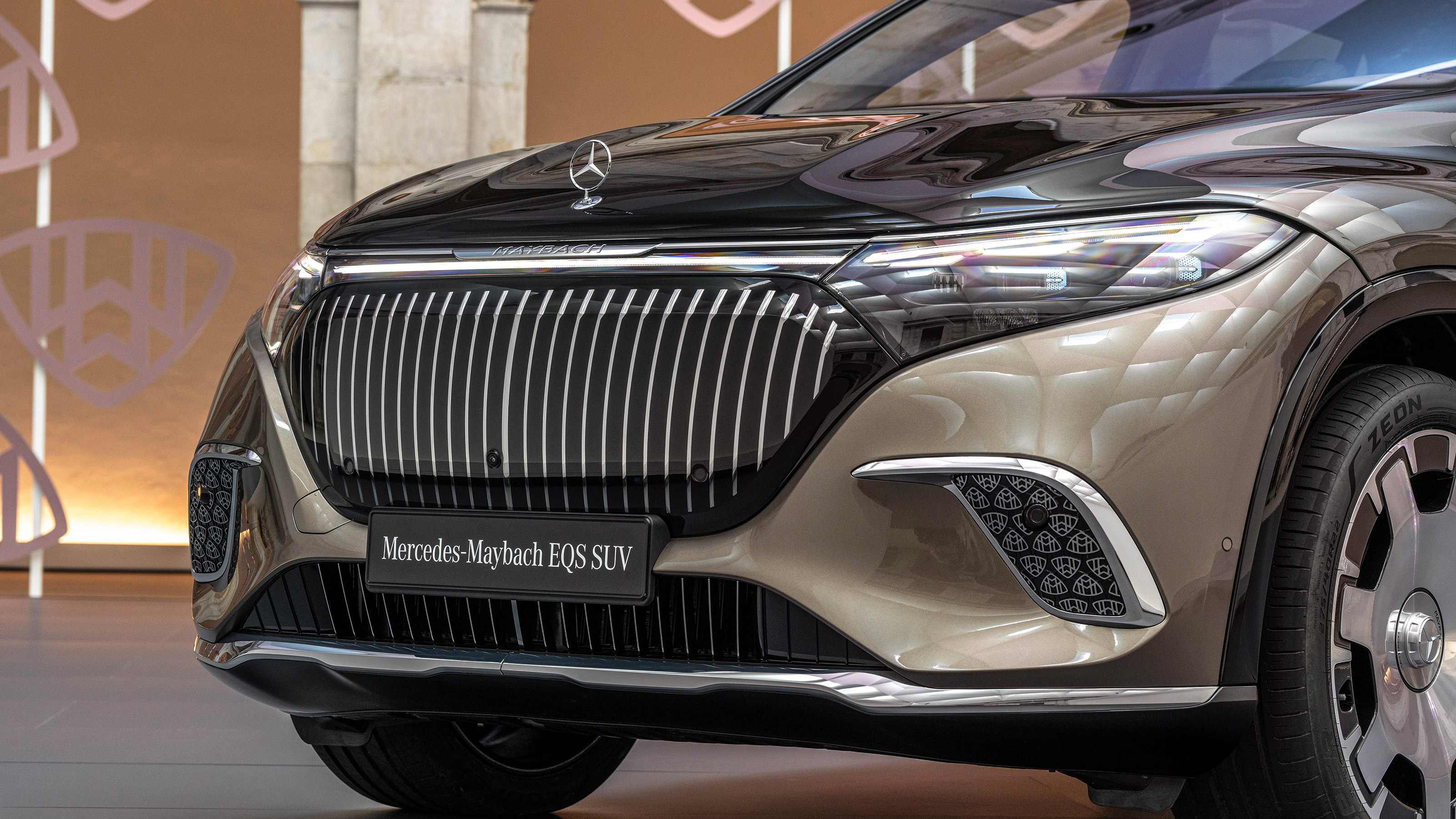 Mercedes-Maybach EQS SUV - front detail