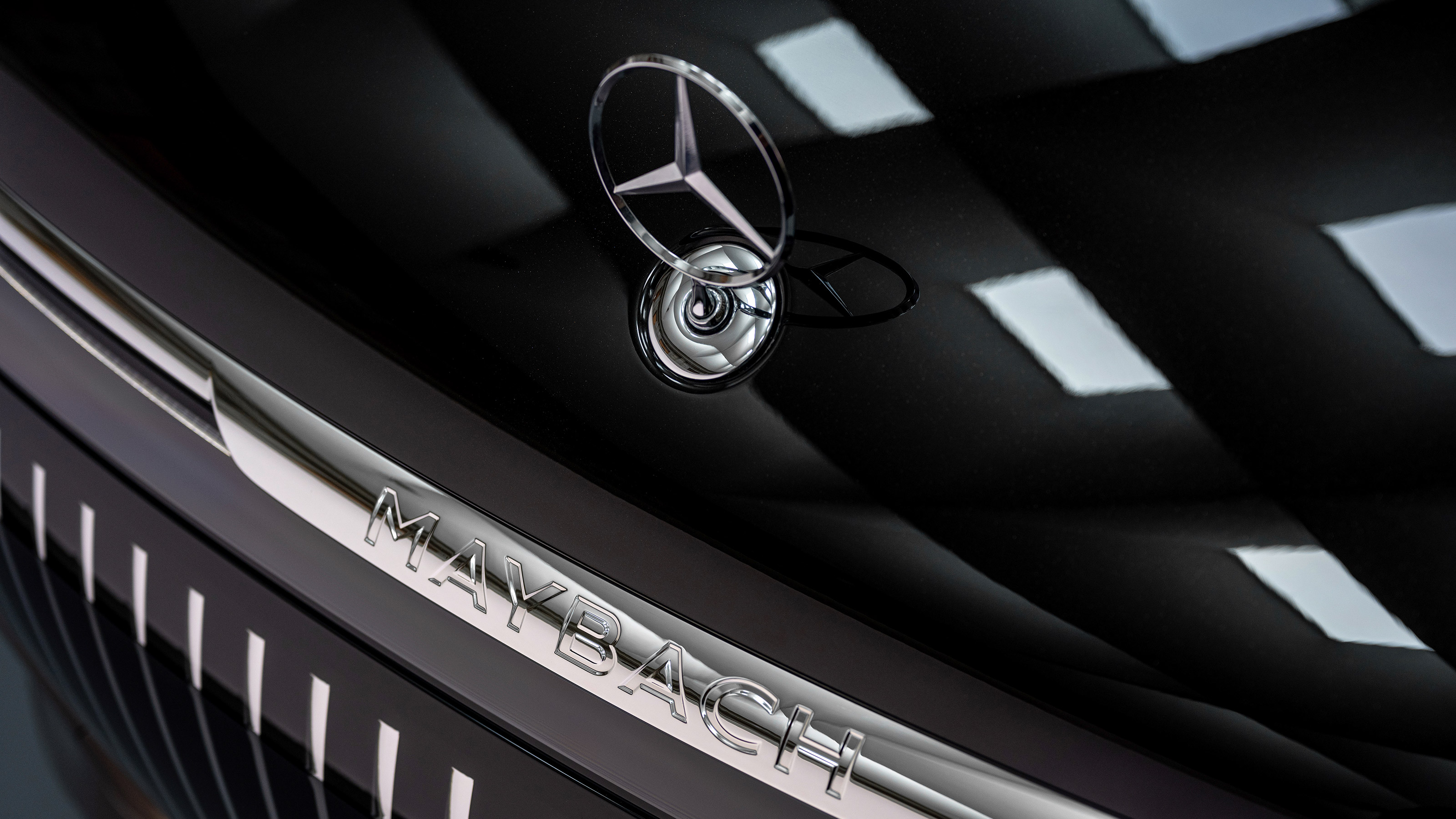 Mercedes-Maybach EQS SUV - badge