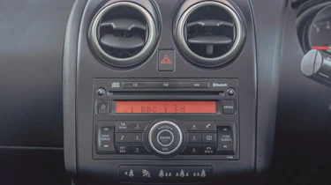 Nissan Qashqai Mk1 - centre console