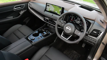 Nissan X-Trail - interior (driver's door view)