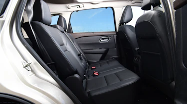 Nissan X-Trail - middle row seats