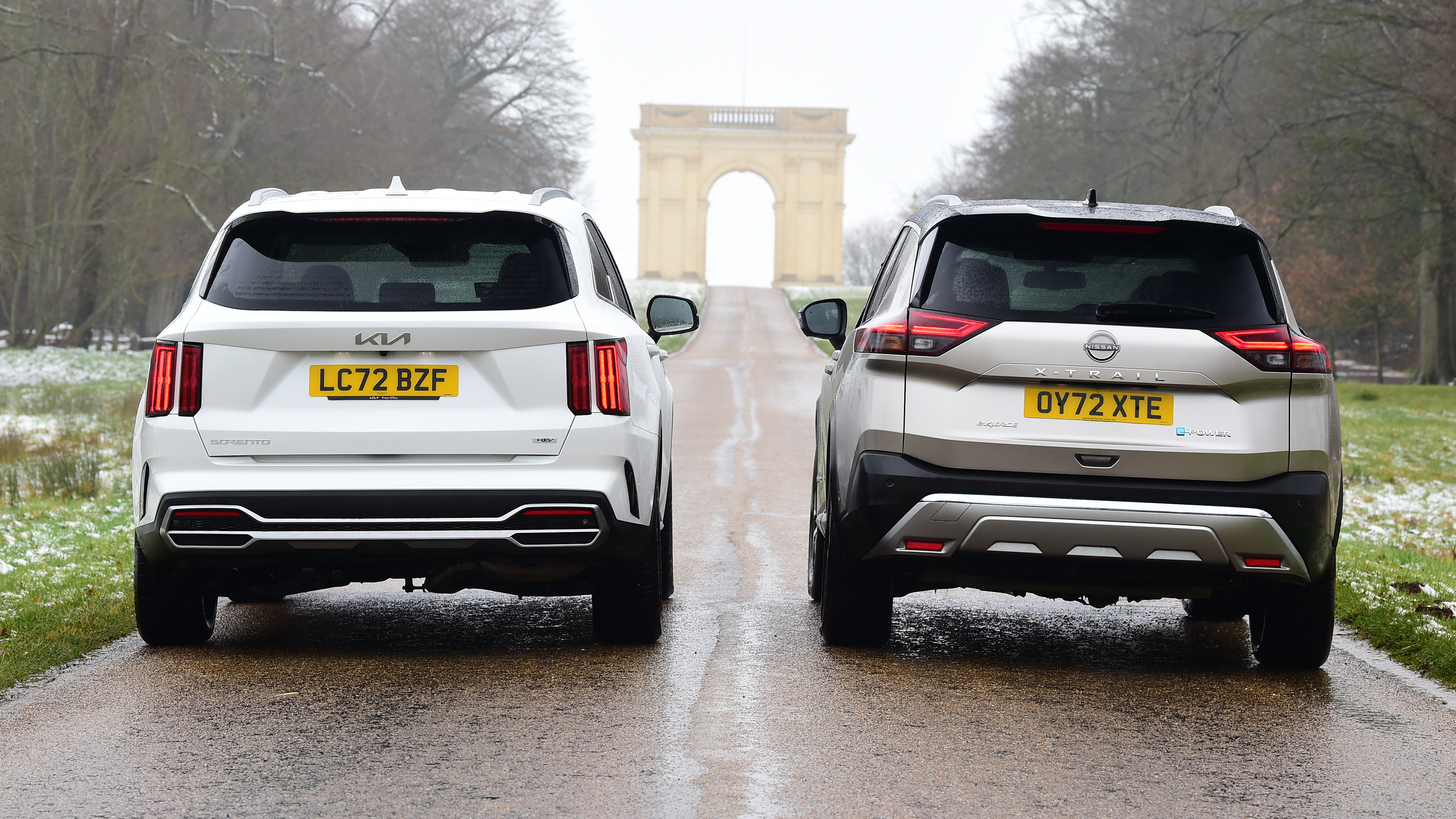 Nissan X-Trail and Kia Sorento - rear tracking