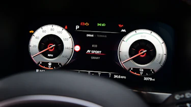 Kia Sorento - dashboard screen (light dials)