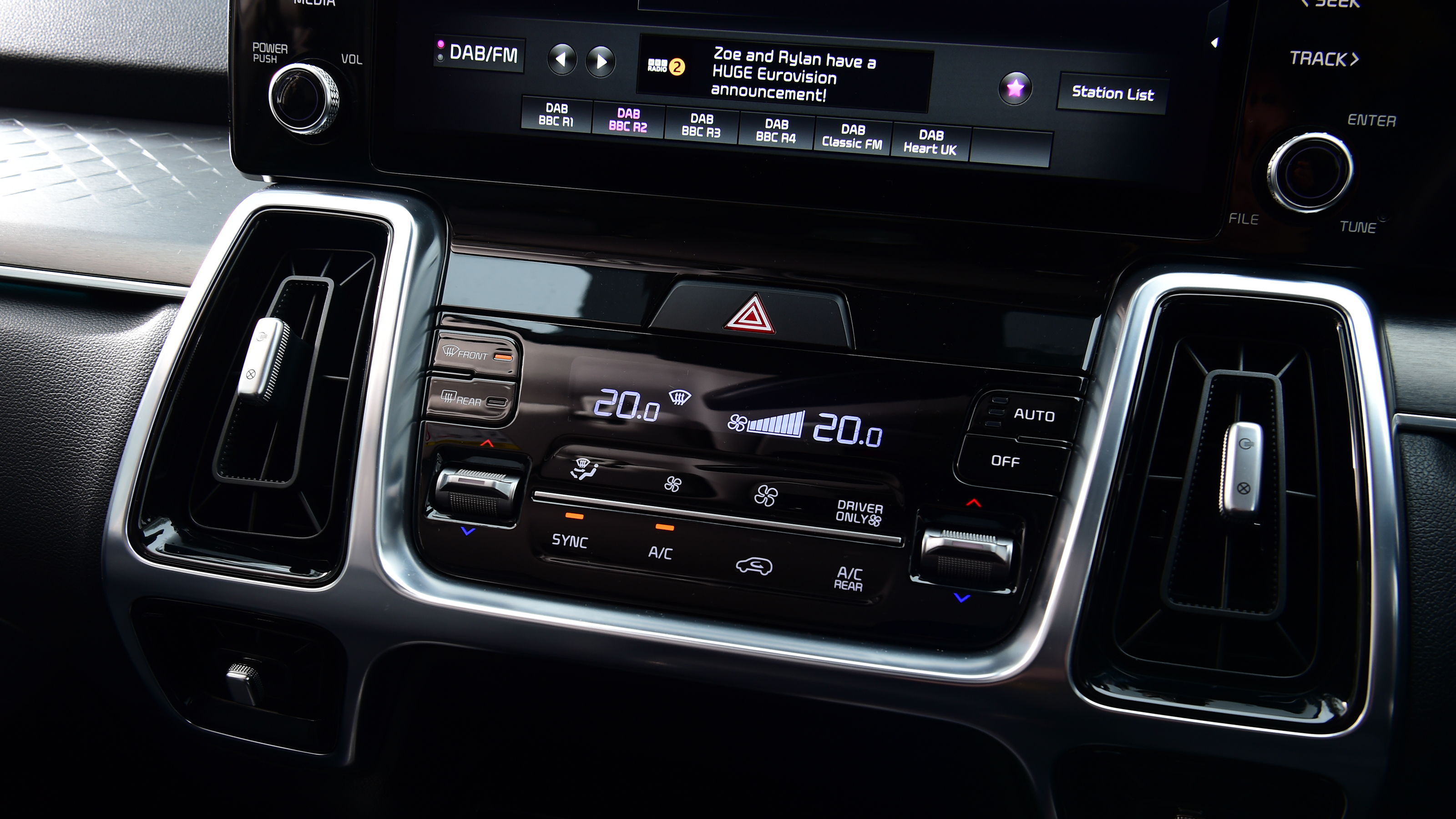 Kia Sorento - climate controls