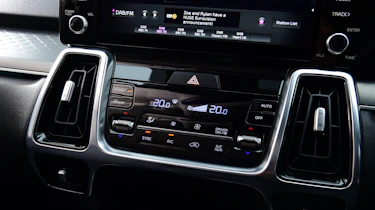 Kia Sorento - climate controls