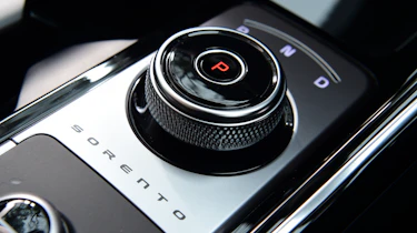 Kia Sorento - gear selector