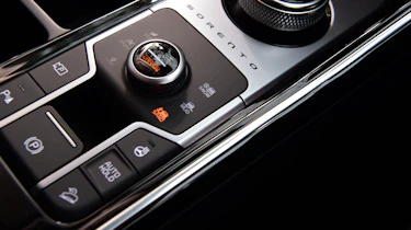 Kia Sorento - drive mode selection buttons