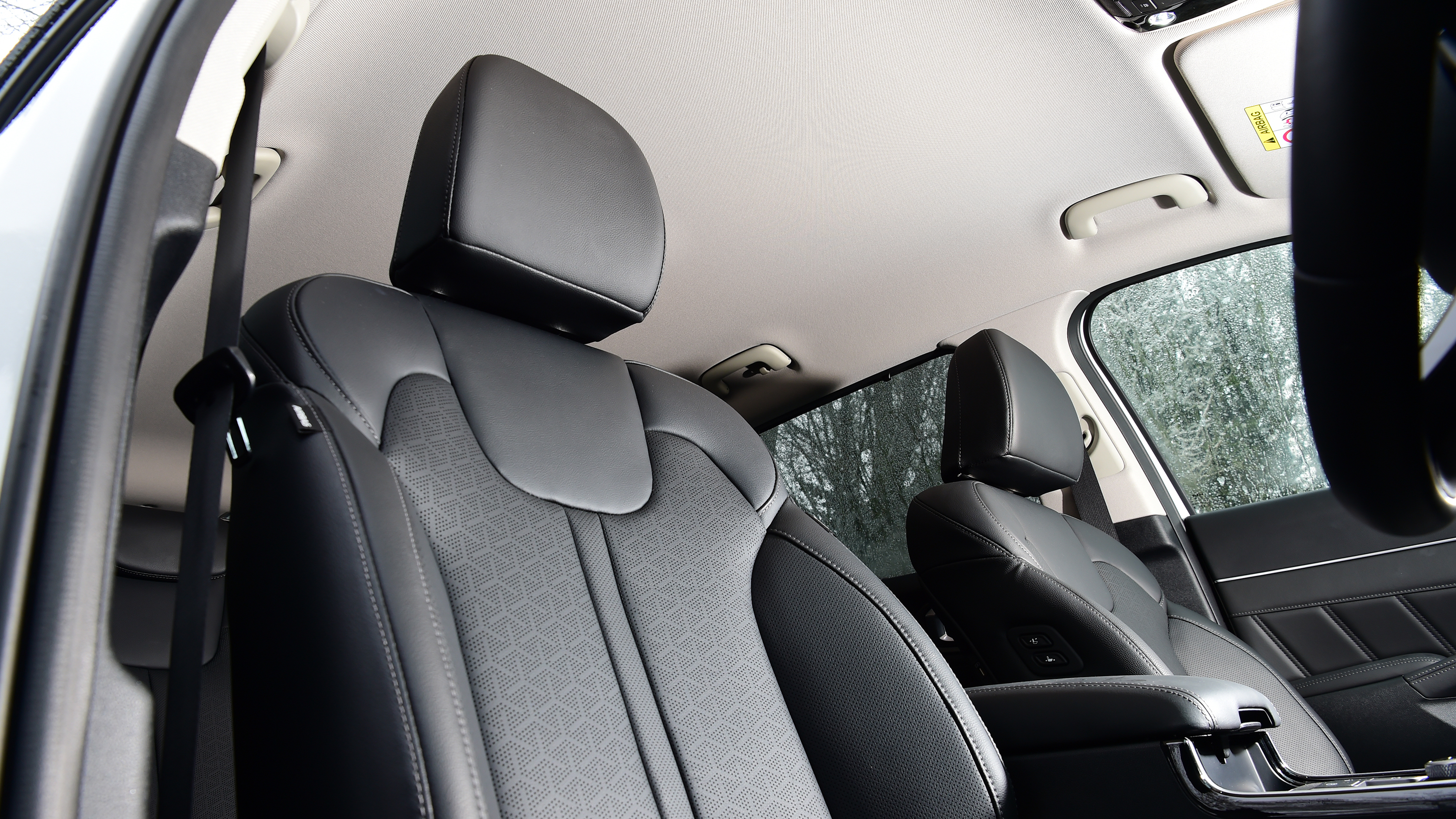 Kia Sorento - front seats