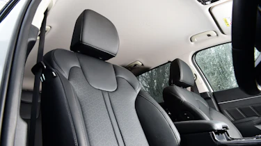 Kia Sorento - front seats