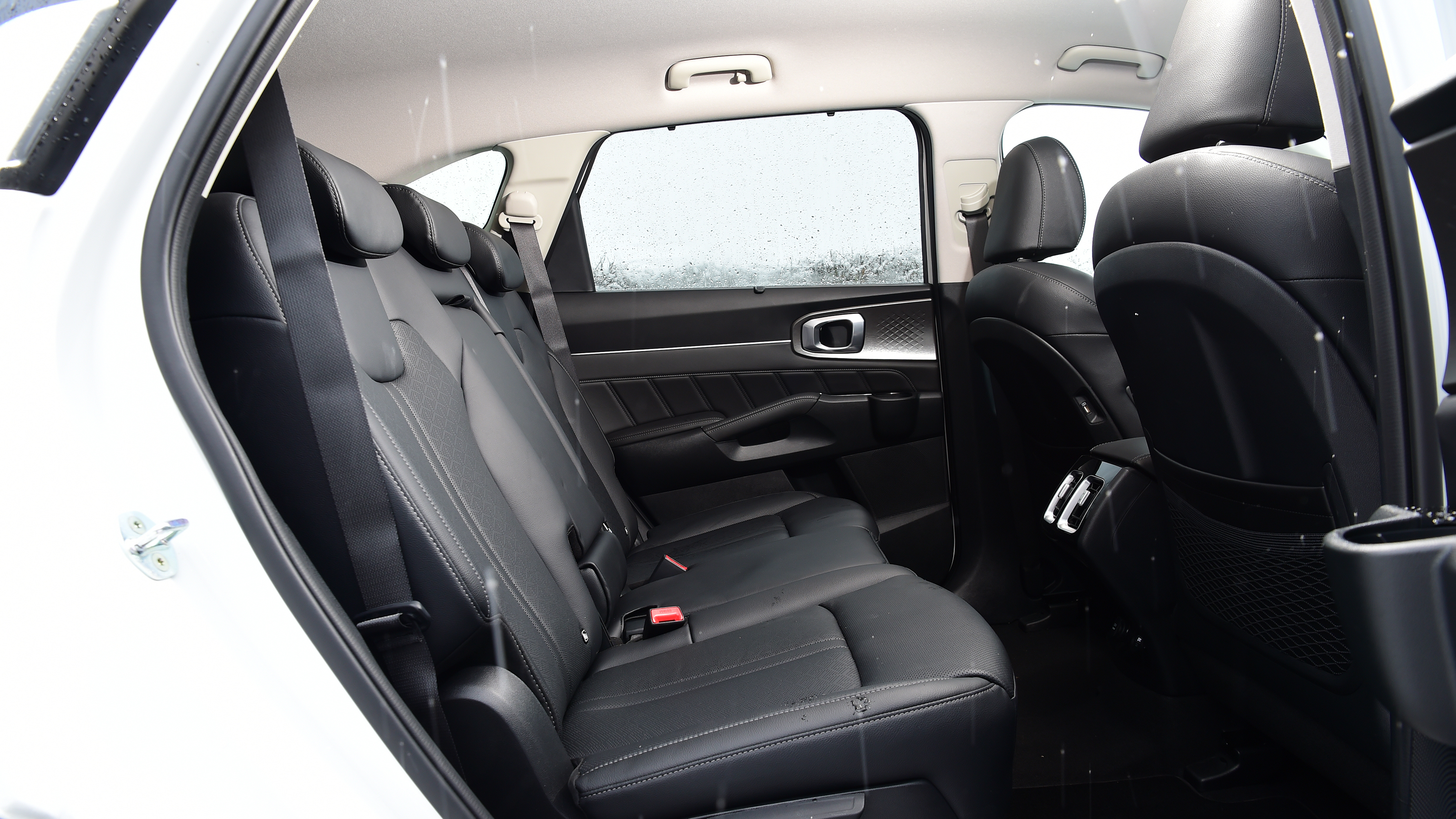 Kia Sorento - middle row seats