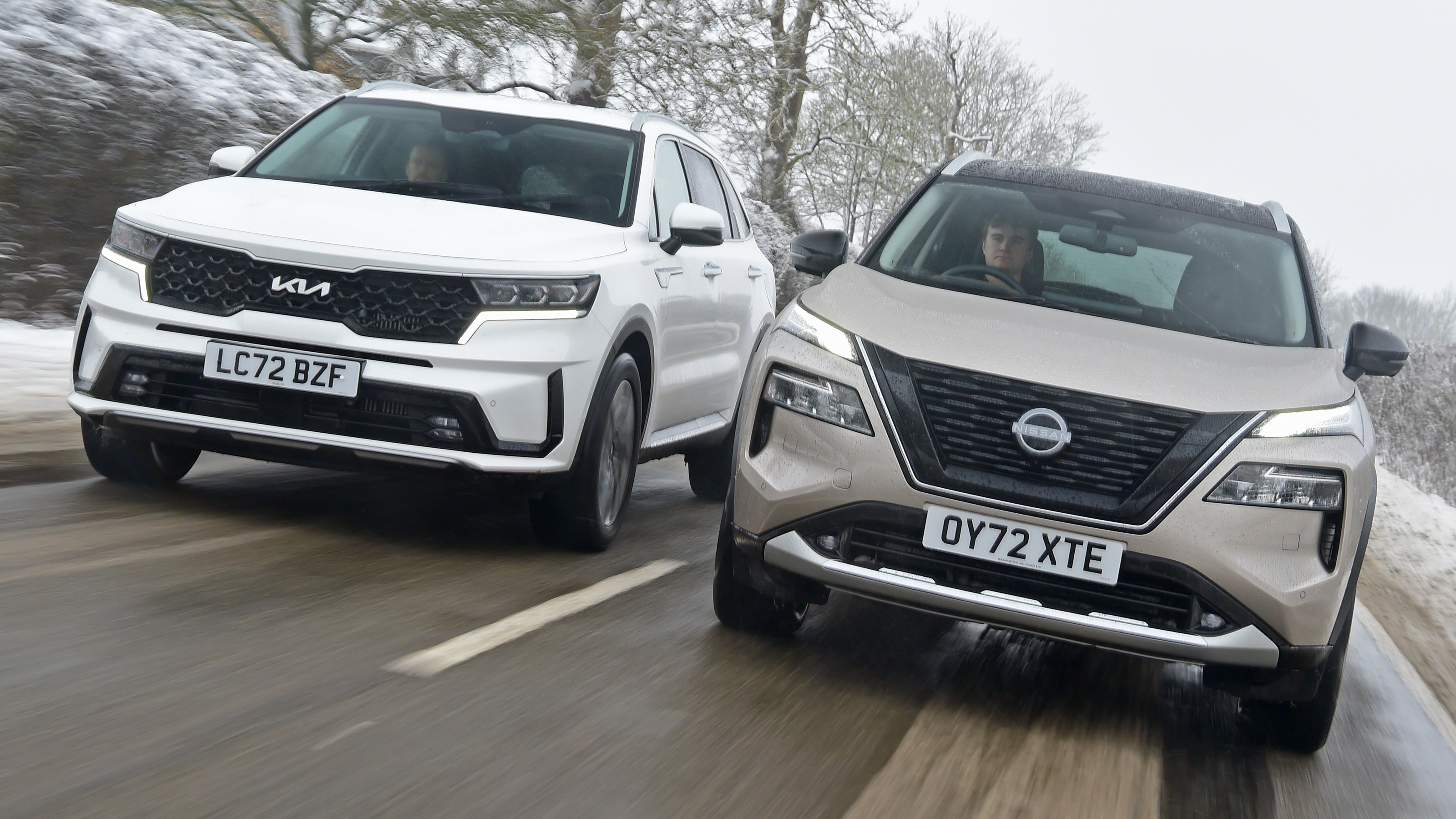 Nissan X-Trail and Kia Sorento - front tracking