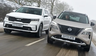 Nissan X-Trail and Kia Sorento - front tracking
