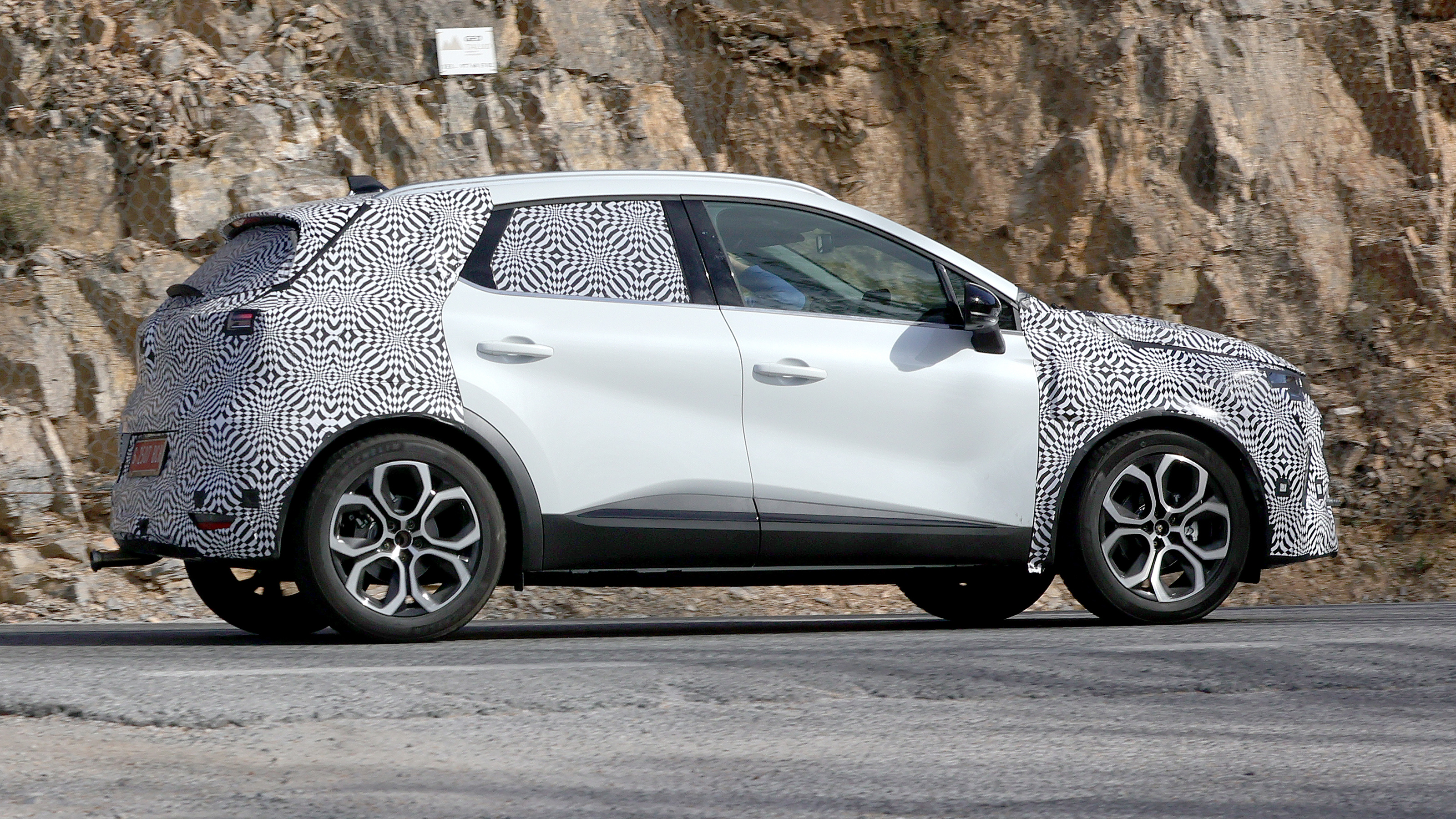 Renault Captur - side