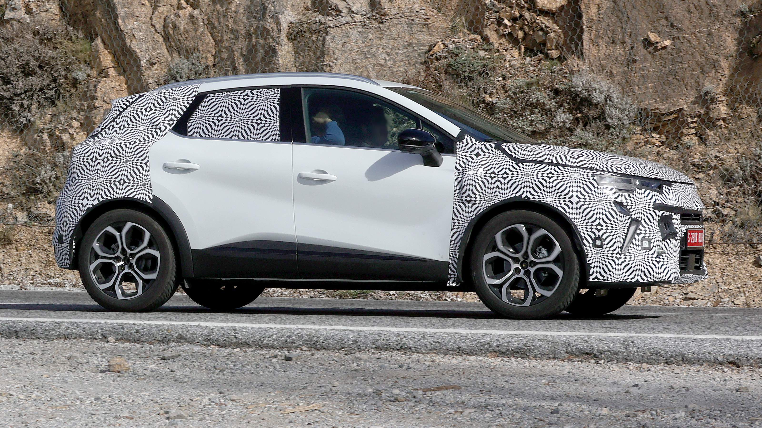 Renault Captur - side