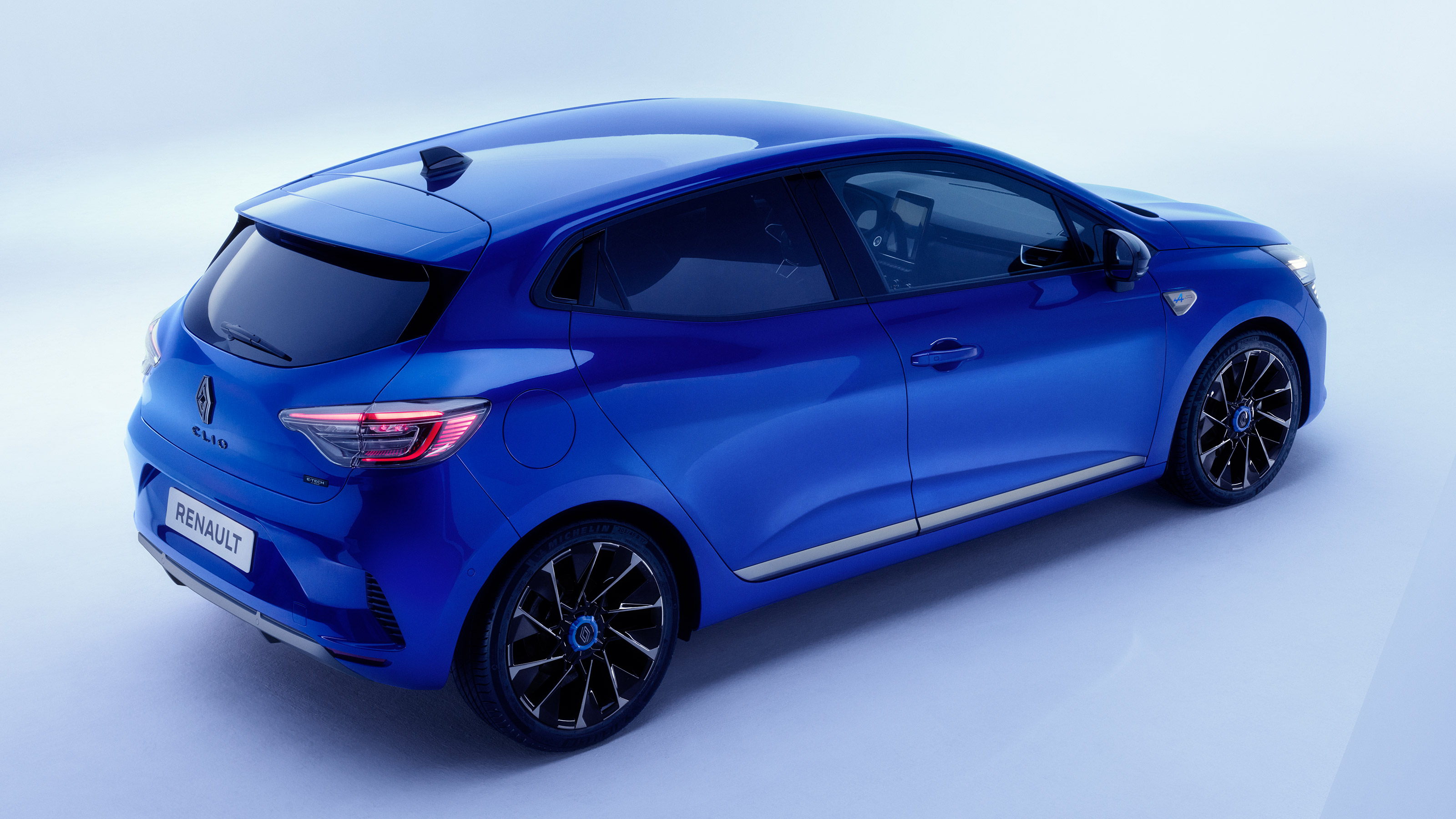 Renault Clio E-Tech - rear static