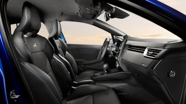 Renault Clio E-Tech - front seats