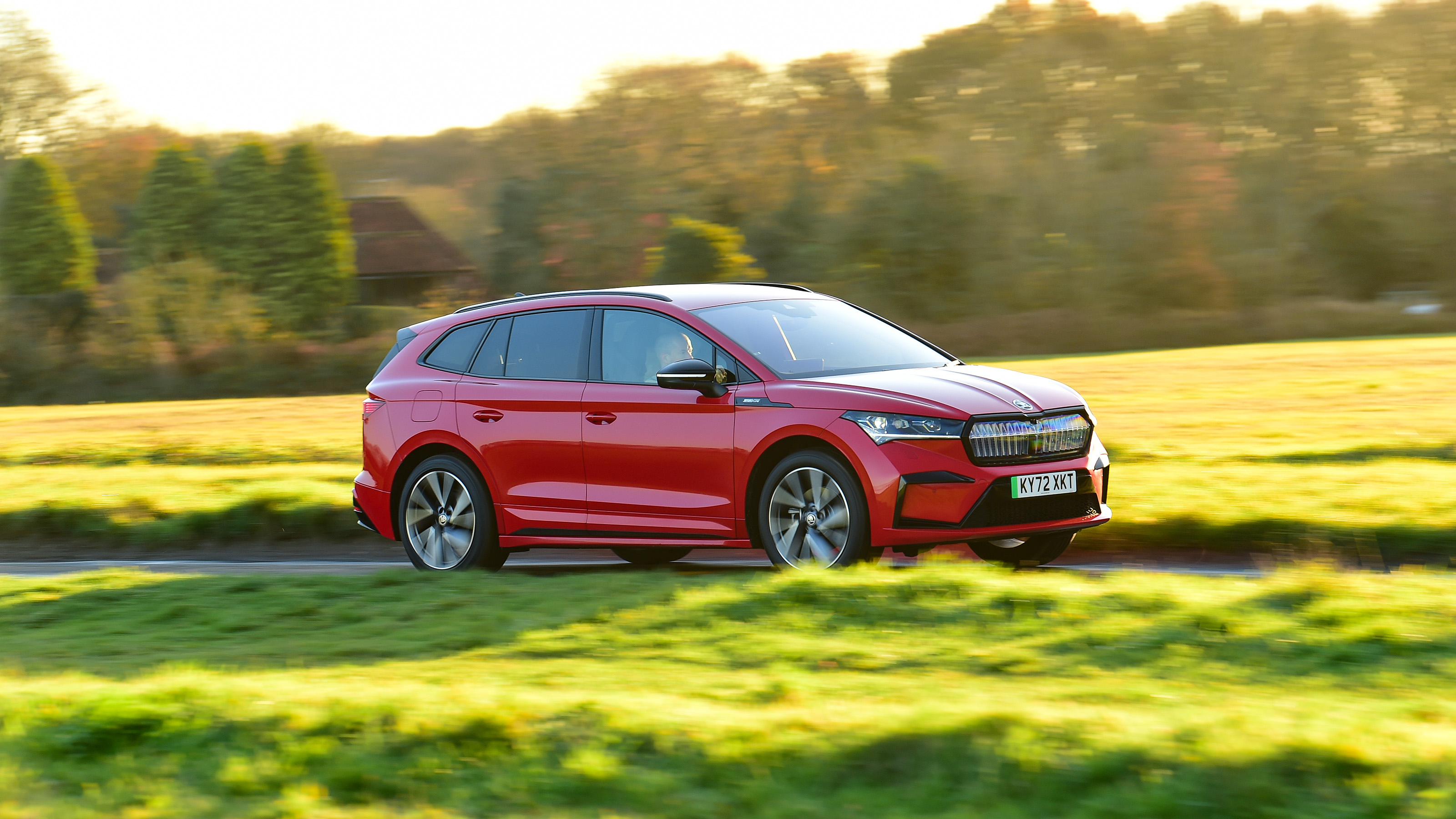 Skoda Enyaq iV - side tracking