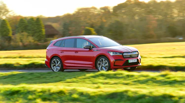 Skoda Enyaq iV - side tracking