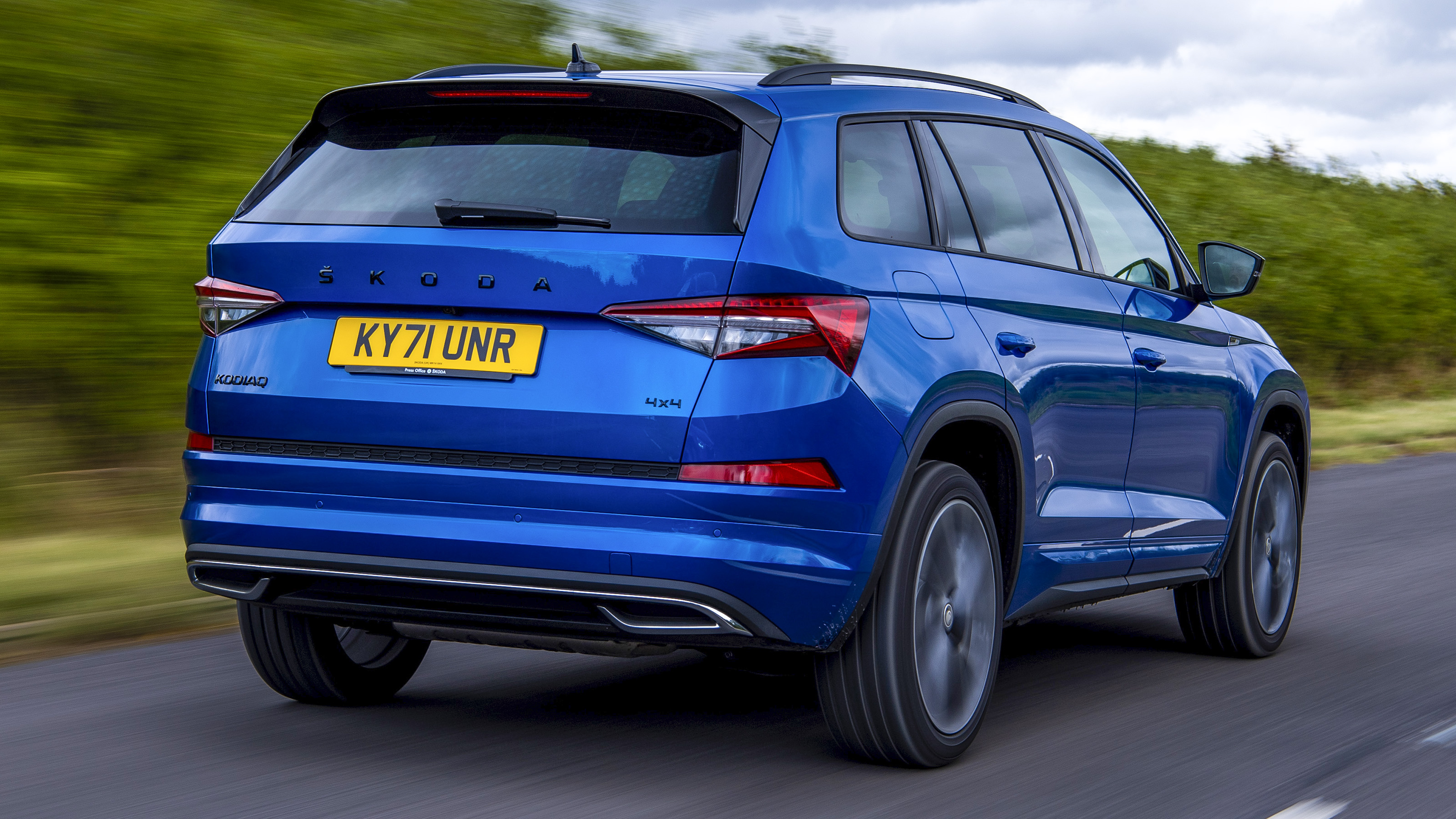 Skoda Kodiaq SportLine - rear tracking