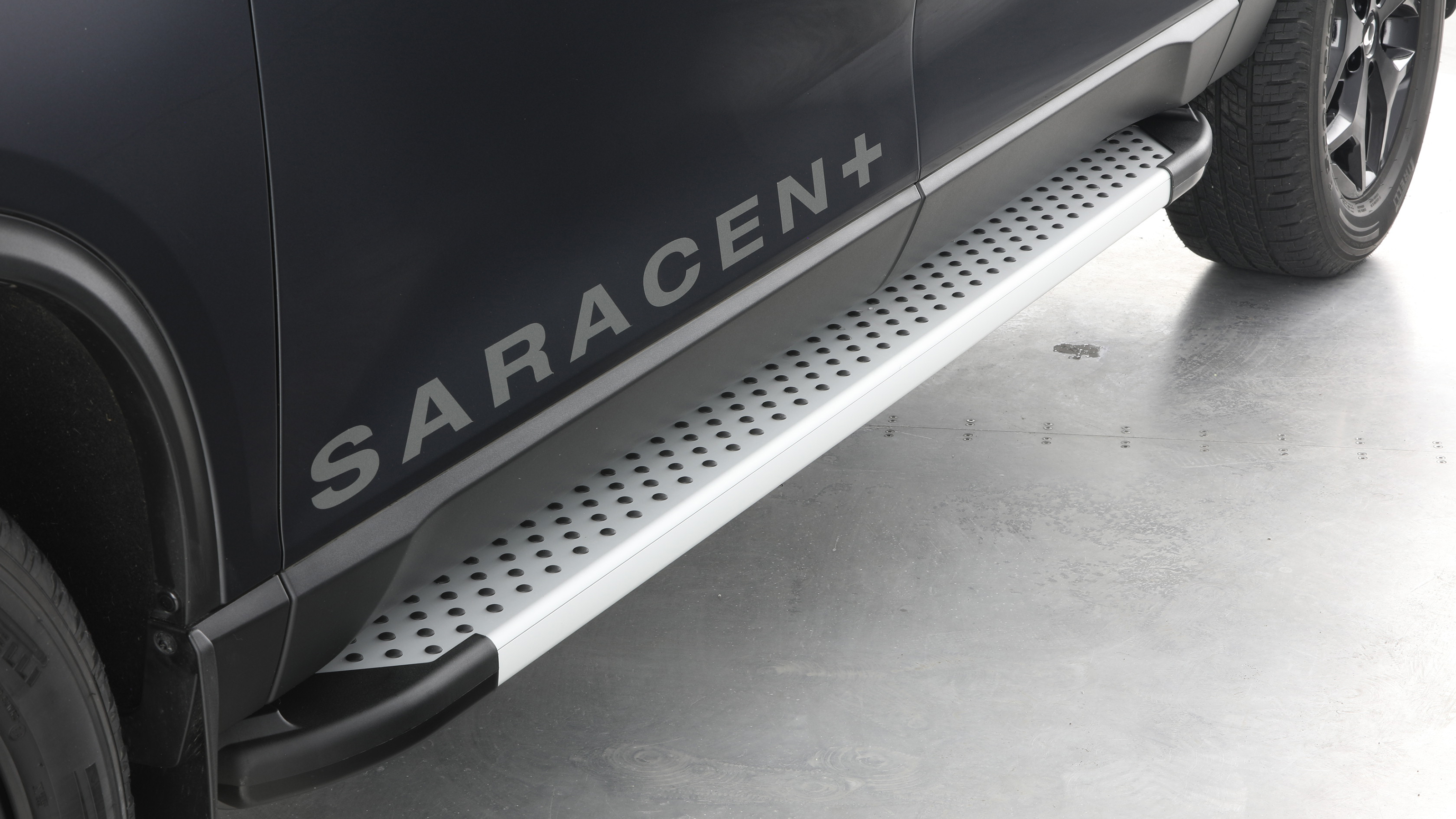 Ssangyong Musso Saracen+ - step