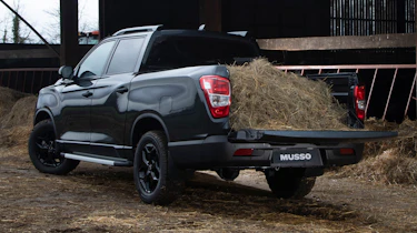 Ssangyong Musso Saracen+ - rear static (on farm)