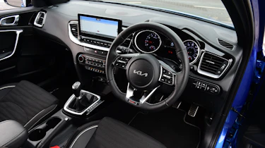 Kia Ceed - interior (driver's door view)