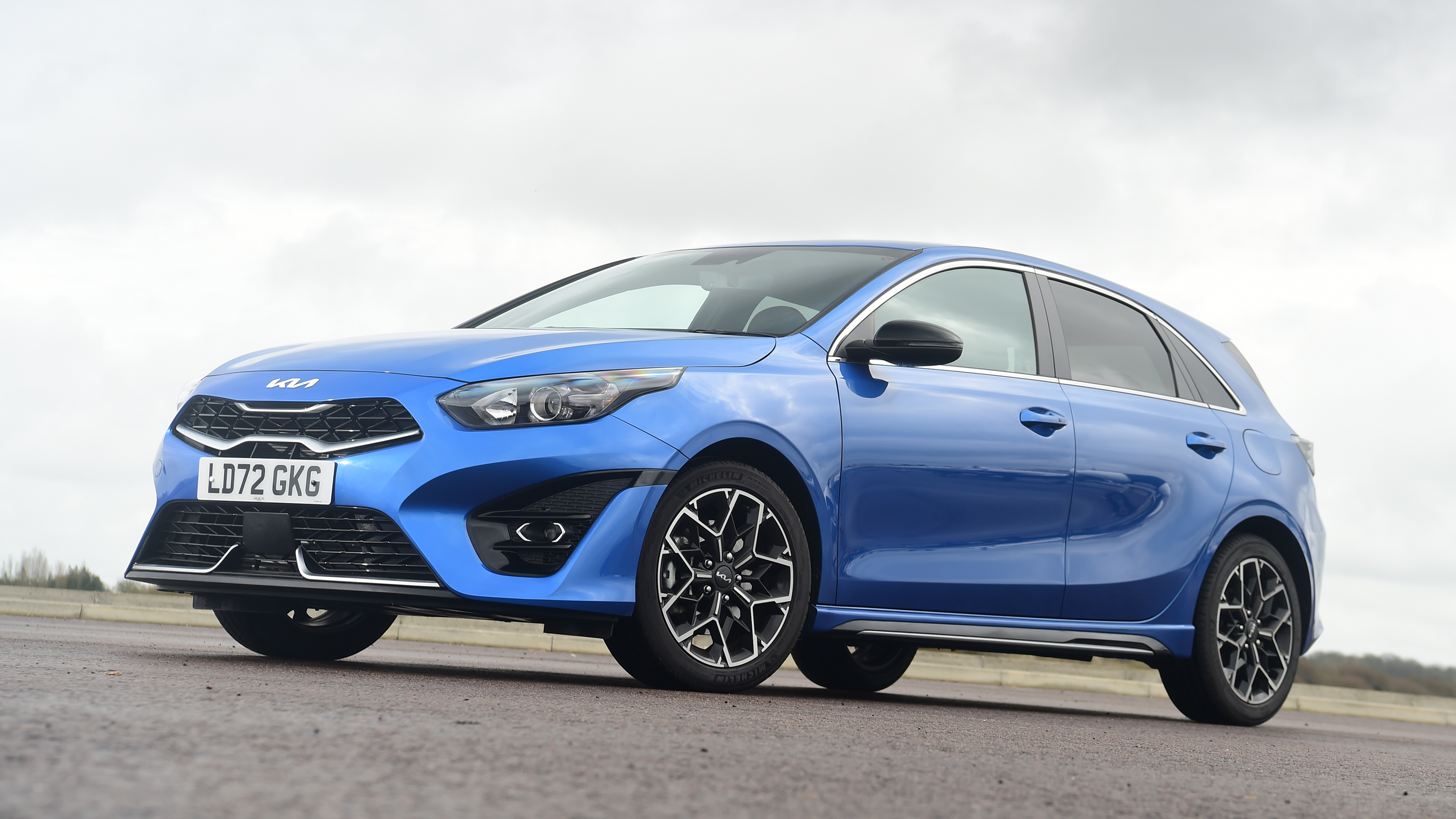 Kia Ceed - front static